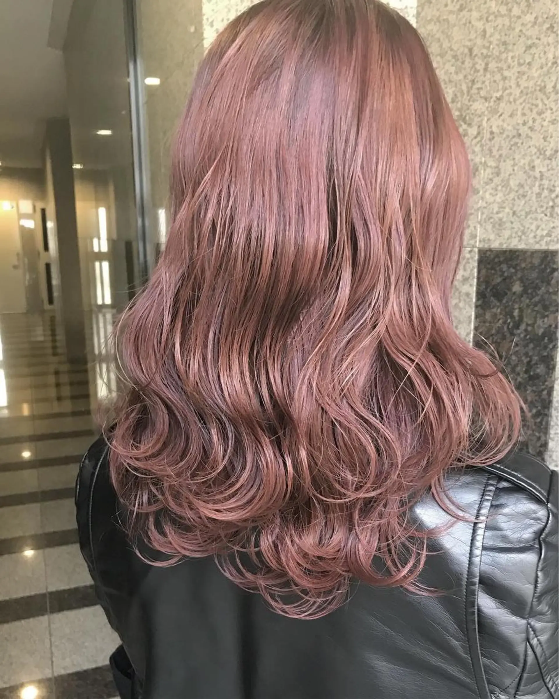 ロング ヘアカラー 八谷 将平のヘアスタイル