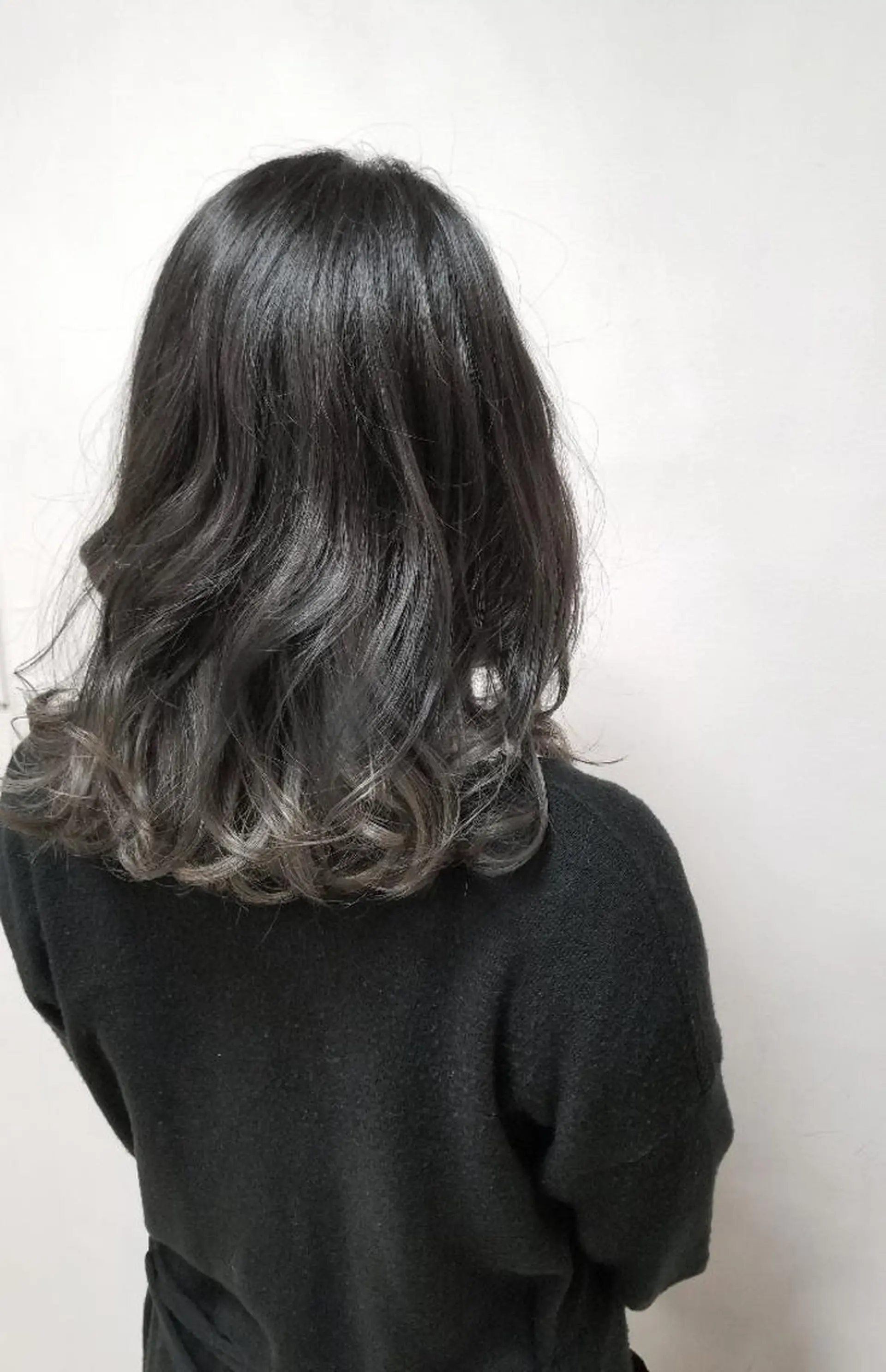 セミロング カラー アッシュ ブリーチ グラデーションカラー 髪質改善特化美容師 小林和哉のヘアスタイル