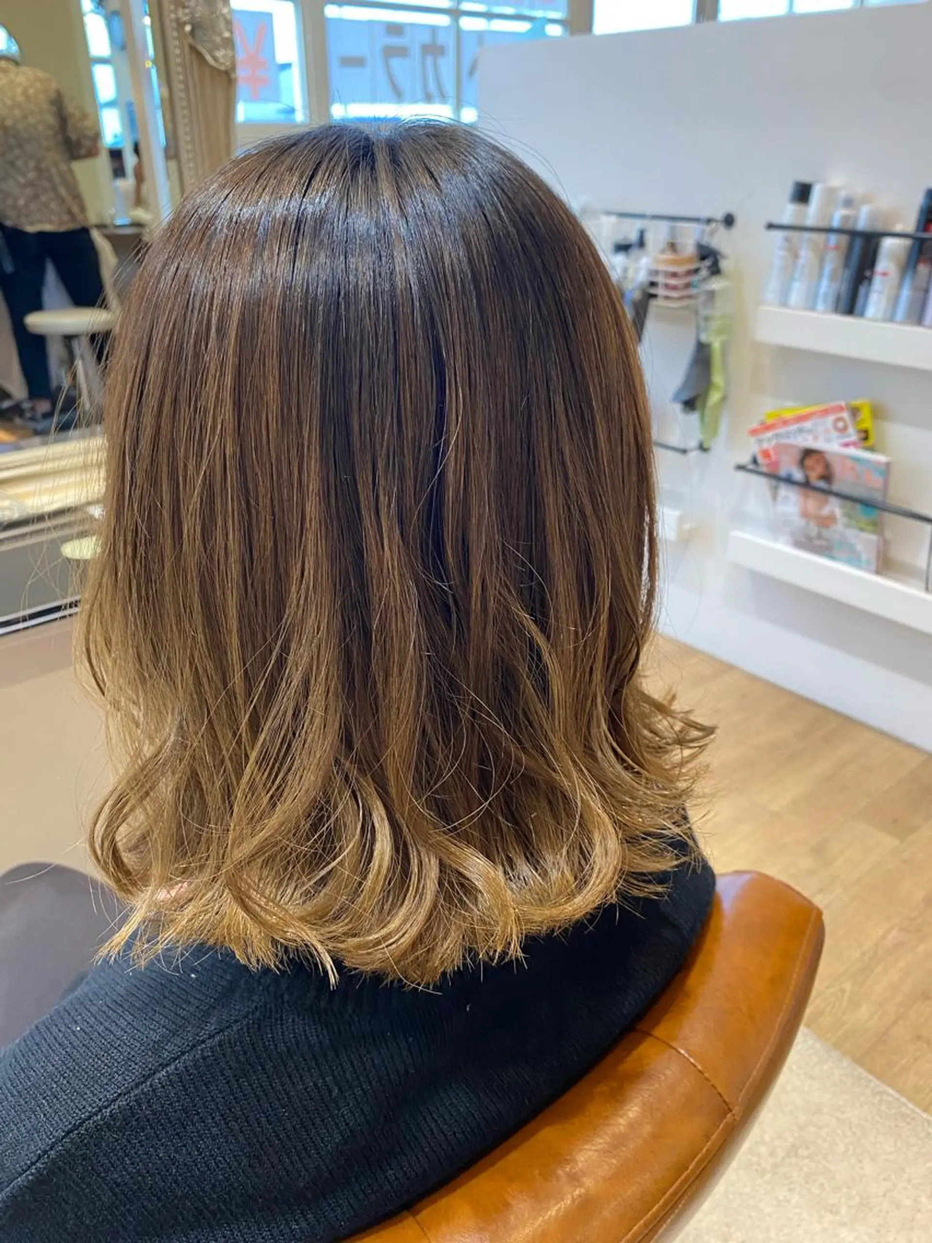 ミディアム 岡本 真実のヘアスタイル