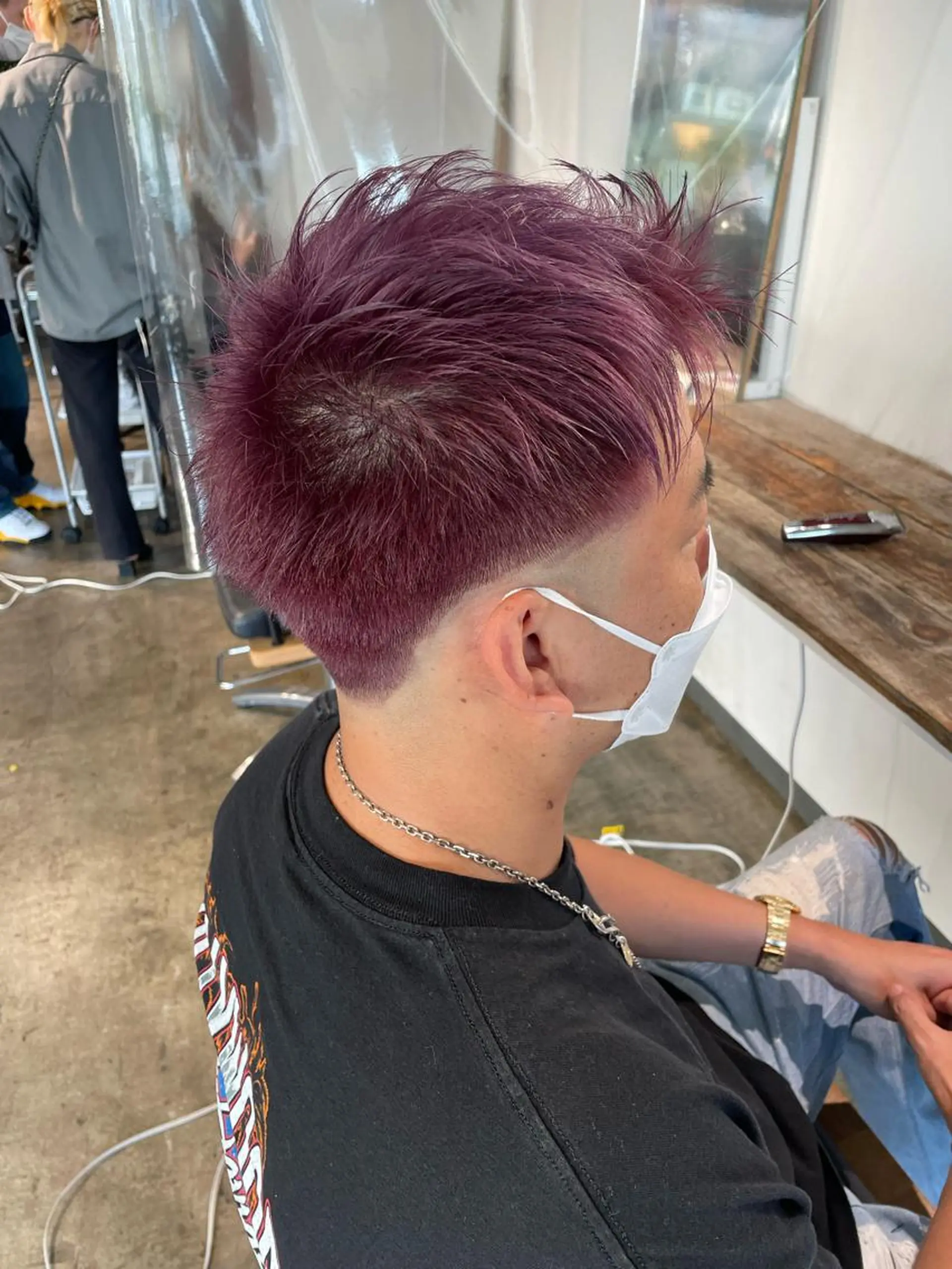 ショート カラー メンズ フェードカット メンズハイトーン ハイトーンカラー ピンクカラー ハイトーン/レイヤー /ケアブリーチ石川治のヘアスタイル