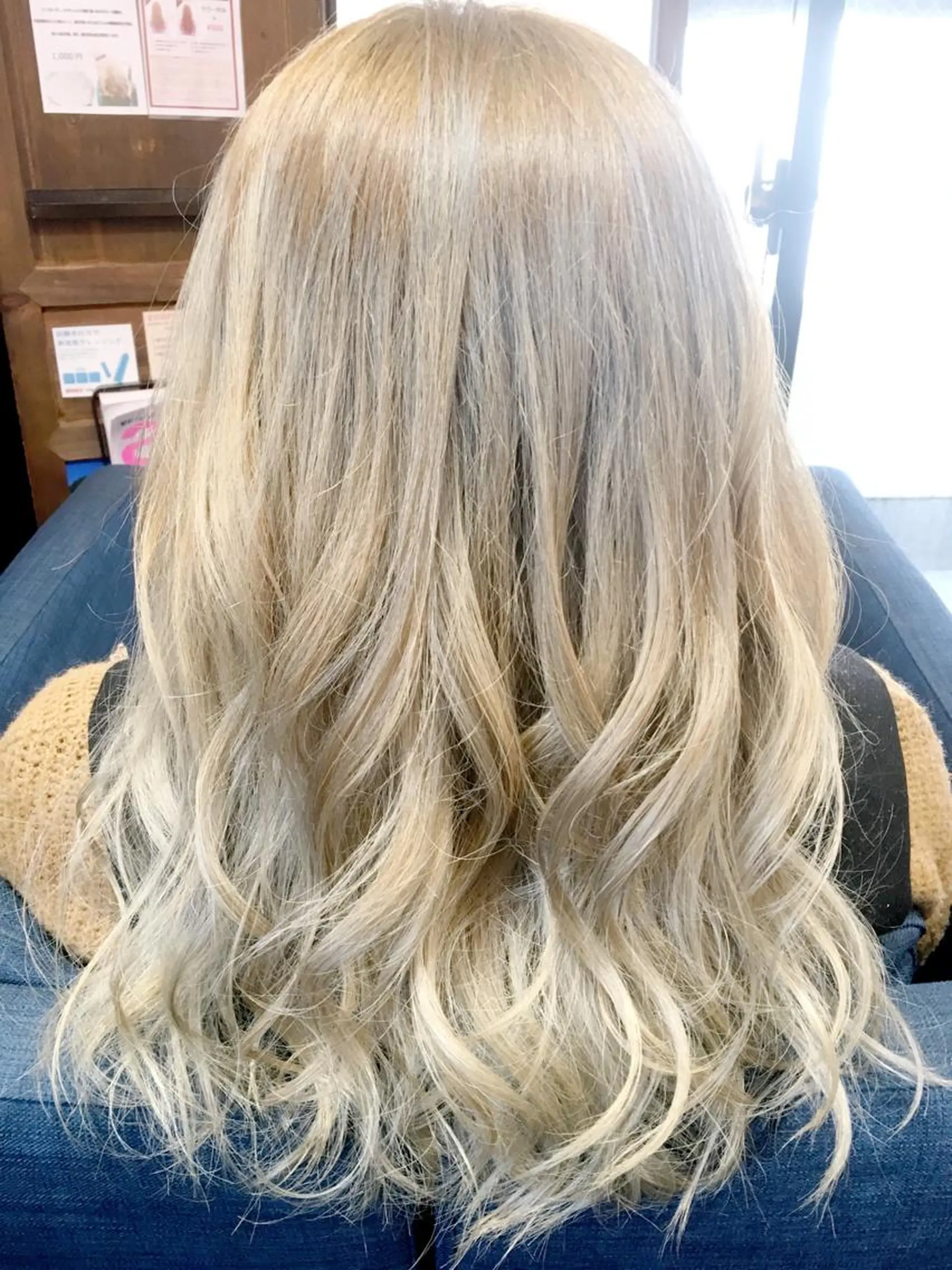 ロング カラー アッシュ ホワイトアッシュ hairsalon Linkのヘアスタイル