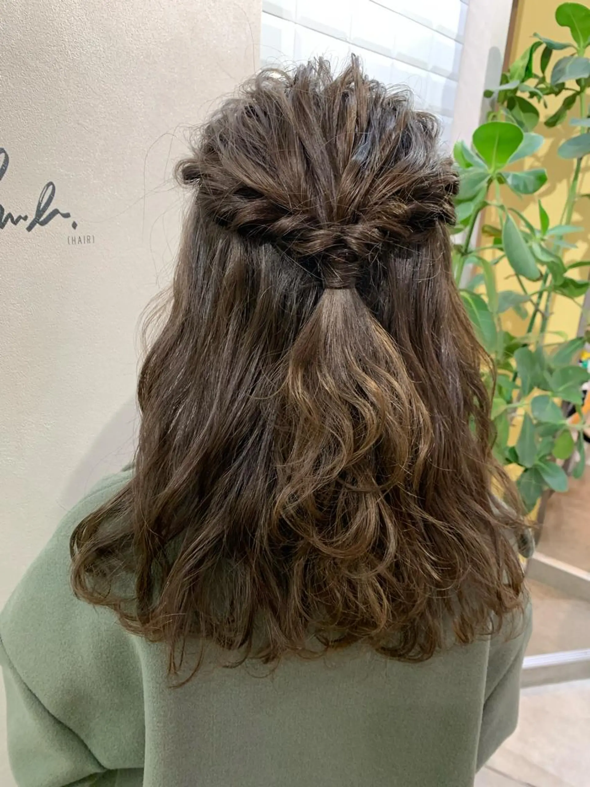 セミロング ヘアアレンジ ハーフアップ hub hair レイヤー/透明感のヘアスタイル