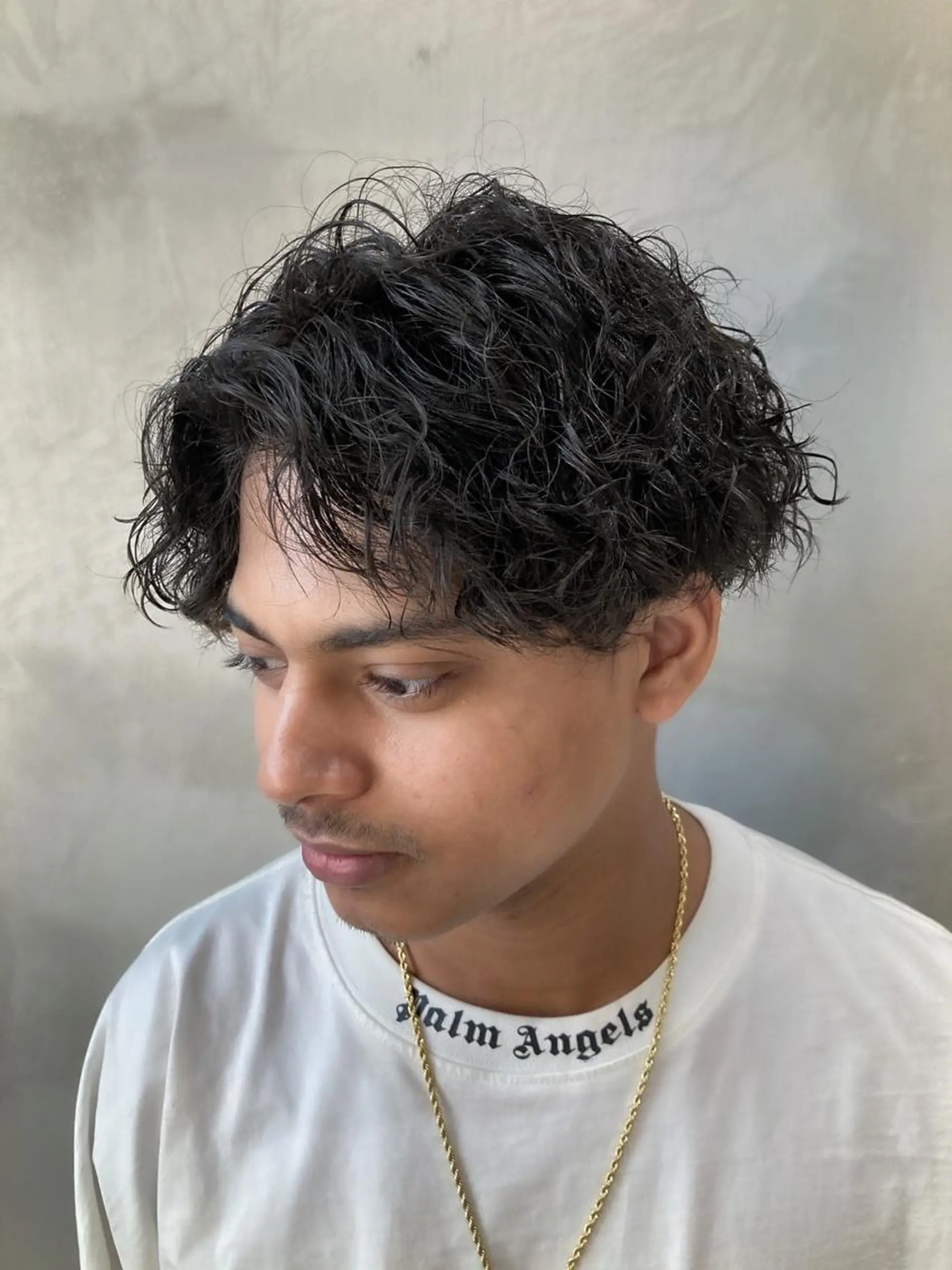 ショート パーマ メンズ センターパート 波巻きスパイラルパー マ/シャドウパーマ駿のヘアスタイル