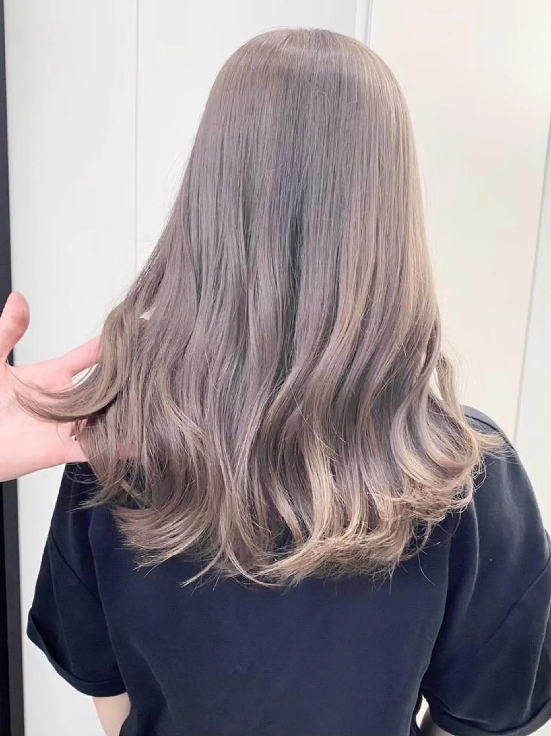 セミロング カラー セミロングパーマ ブリーチ ダブルカラー ハイライトカラー イルミナカラー 【公式】amble luxe 中野のヘアスタイル