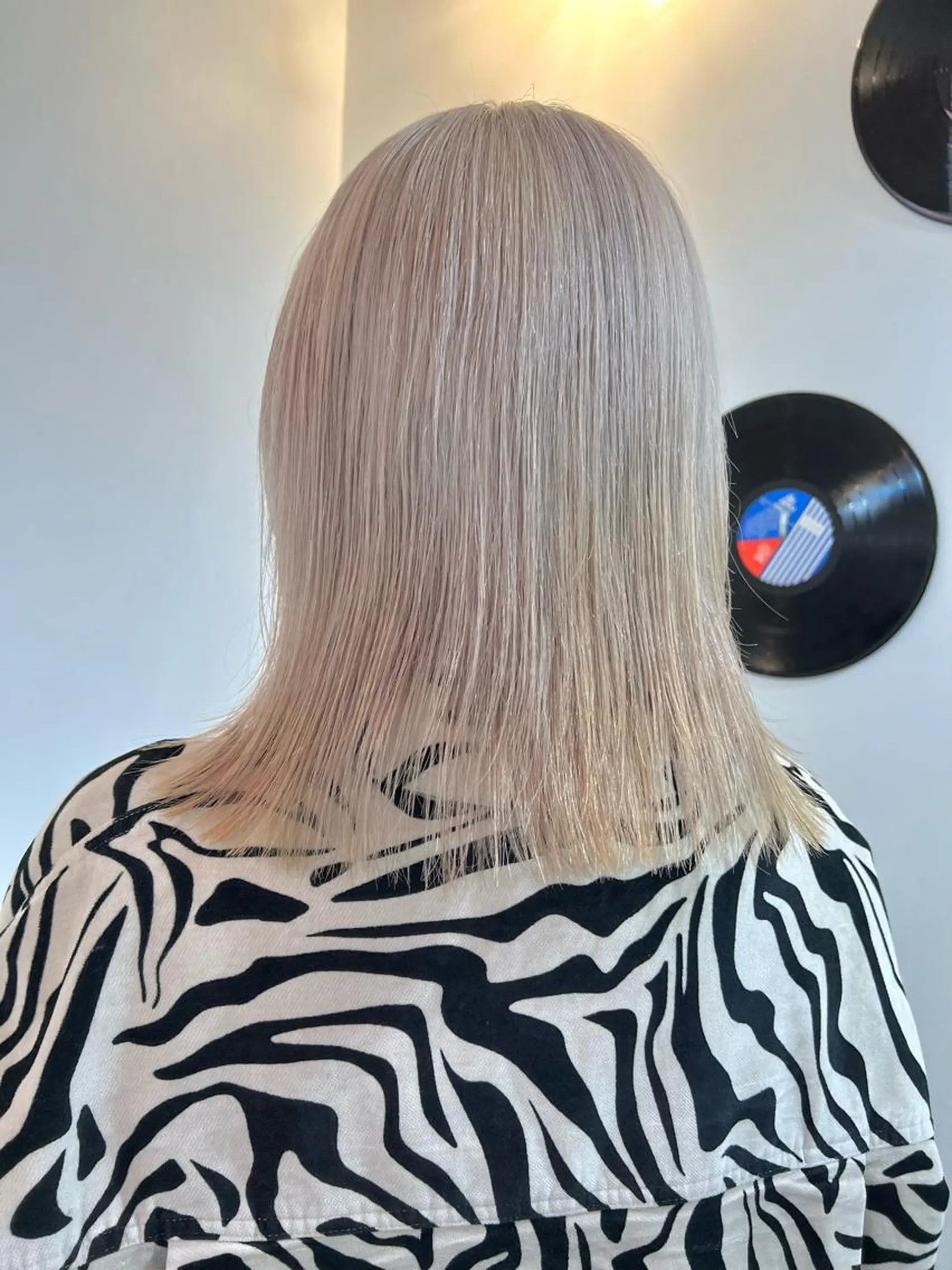 ショート カラー ヘアアレンジ 🧨ブリーチー×ボブ レイヤー💎じゅえるのヘアスタイル