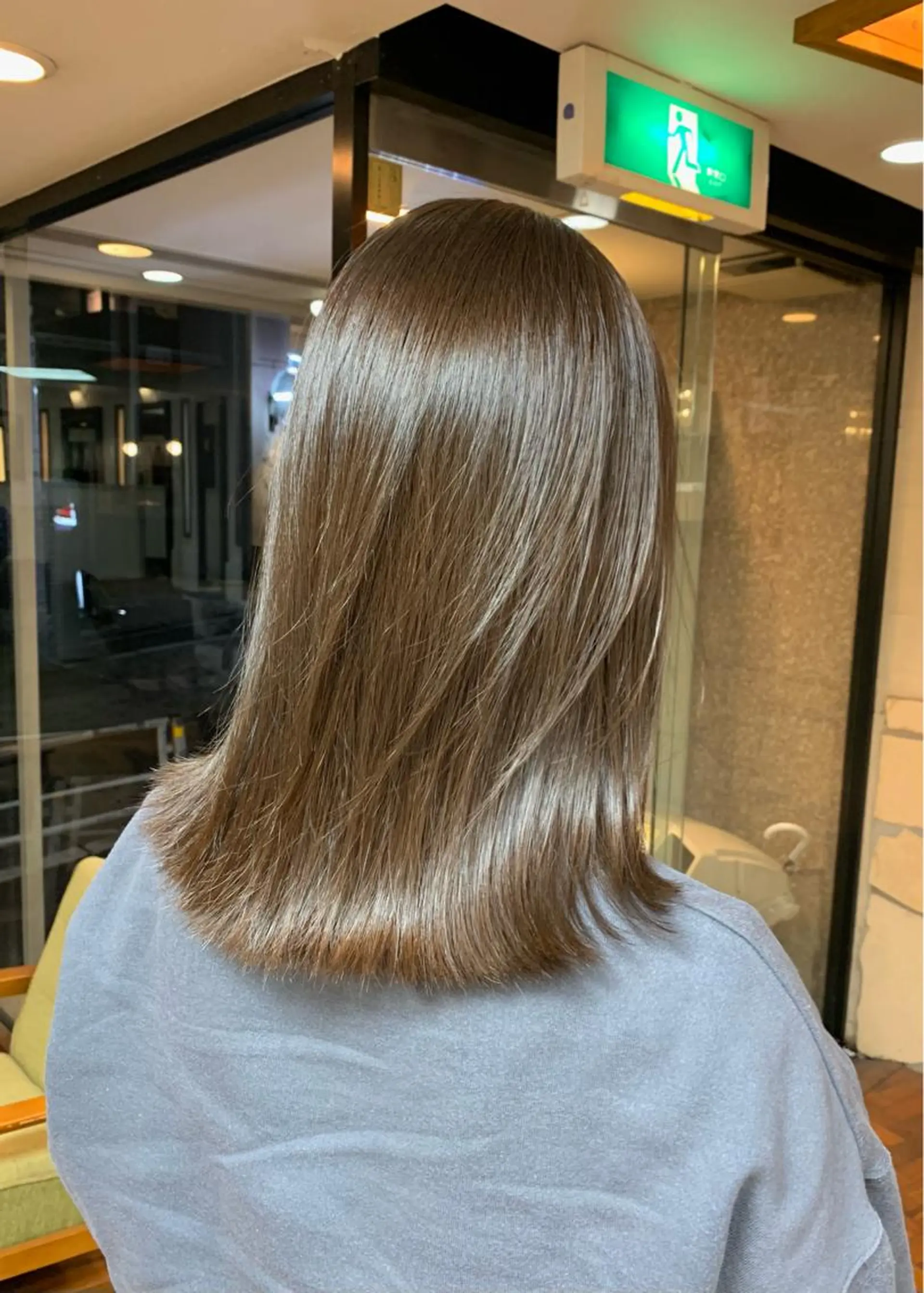 ミディアム カラー ベージュカラー ブリーチ ブリーチなしカラー オリーブベージュ 矢野 晃平のヘアスタイル