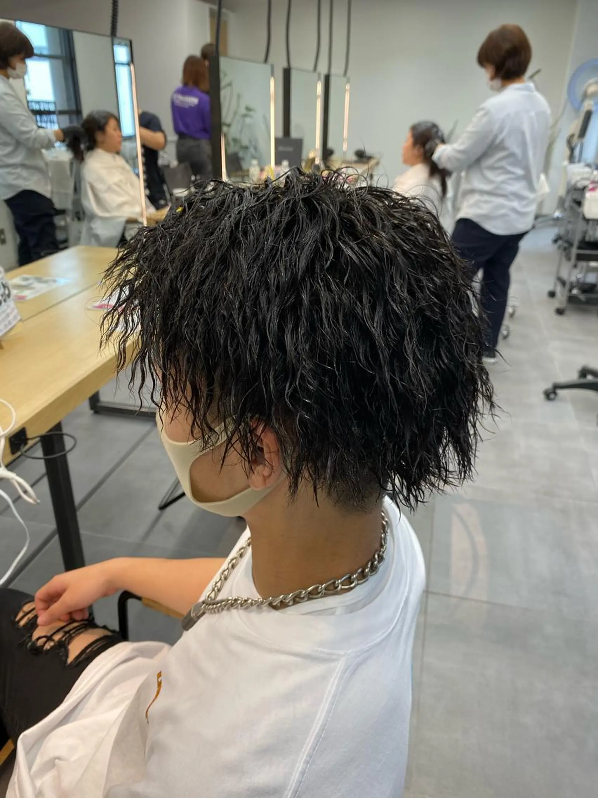 ミディアム パーマ メンズ 鍋島 拓真のヘアスタイル