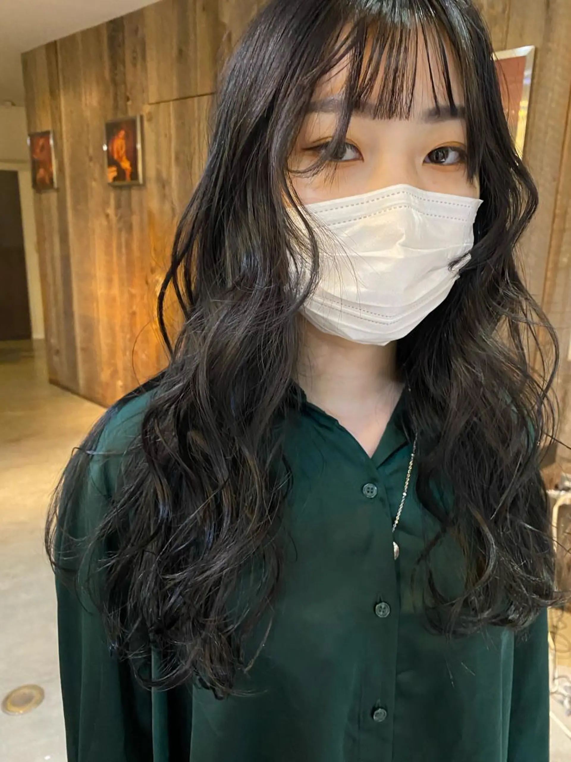 ロング カラー パーマ ヘアアレンジ メンズ キッズ ネイル mana 暖色カラーカットのヘアスタイル