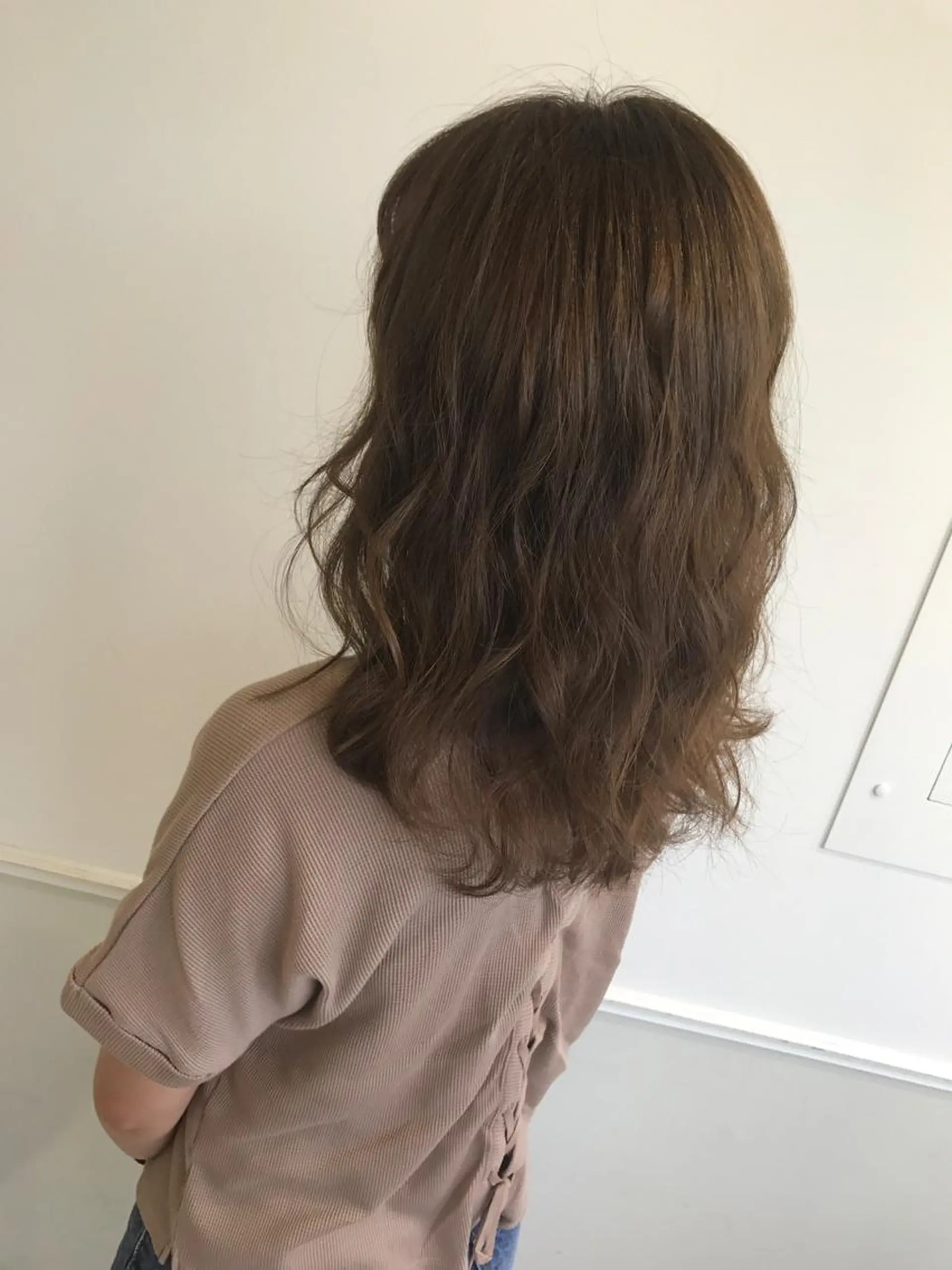 セミロング カラー ヤマナカ エリカのヘアスタイル
