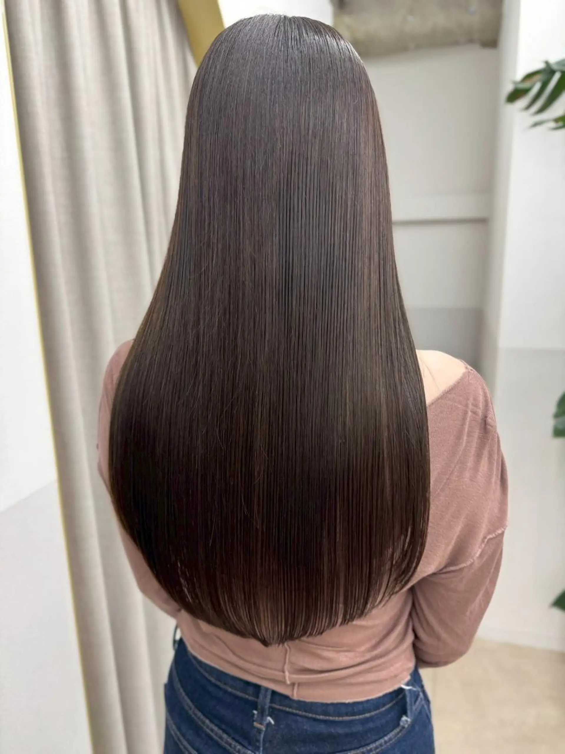 ロング カラー ショートボブ バレイヤージュ ブリーチ ダークグレー ダークグレージュ カット ヘアカラー トリートメント newi hauoli札幌駅前のヘアスタイル