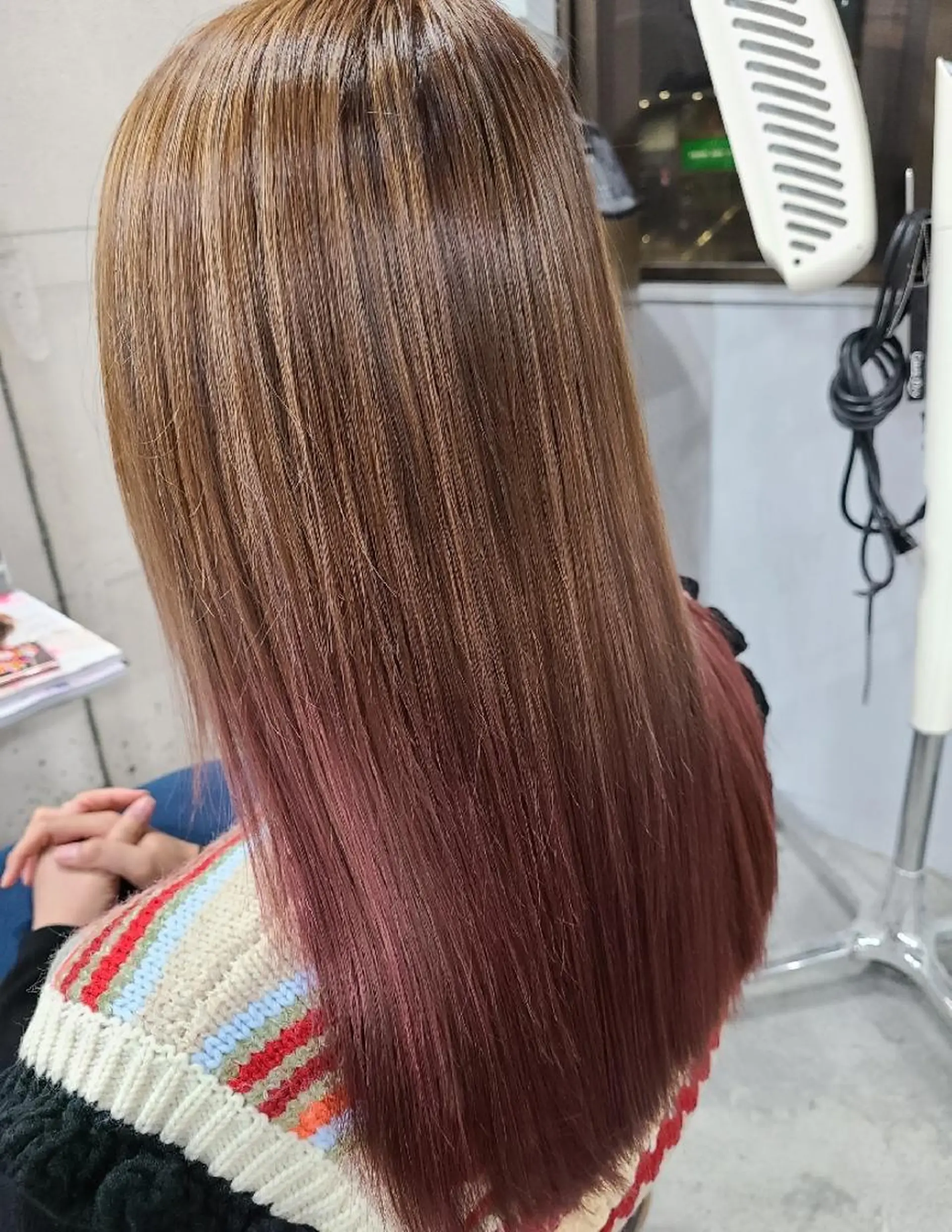 ロング カラー ベージュカラー グラデーションカラー ハイライトカラー ピンクカラー ハイライト カット ヘアカラー トリートメント terra✂️川嶋 大輔のヘアスタイル