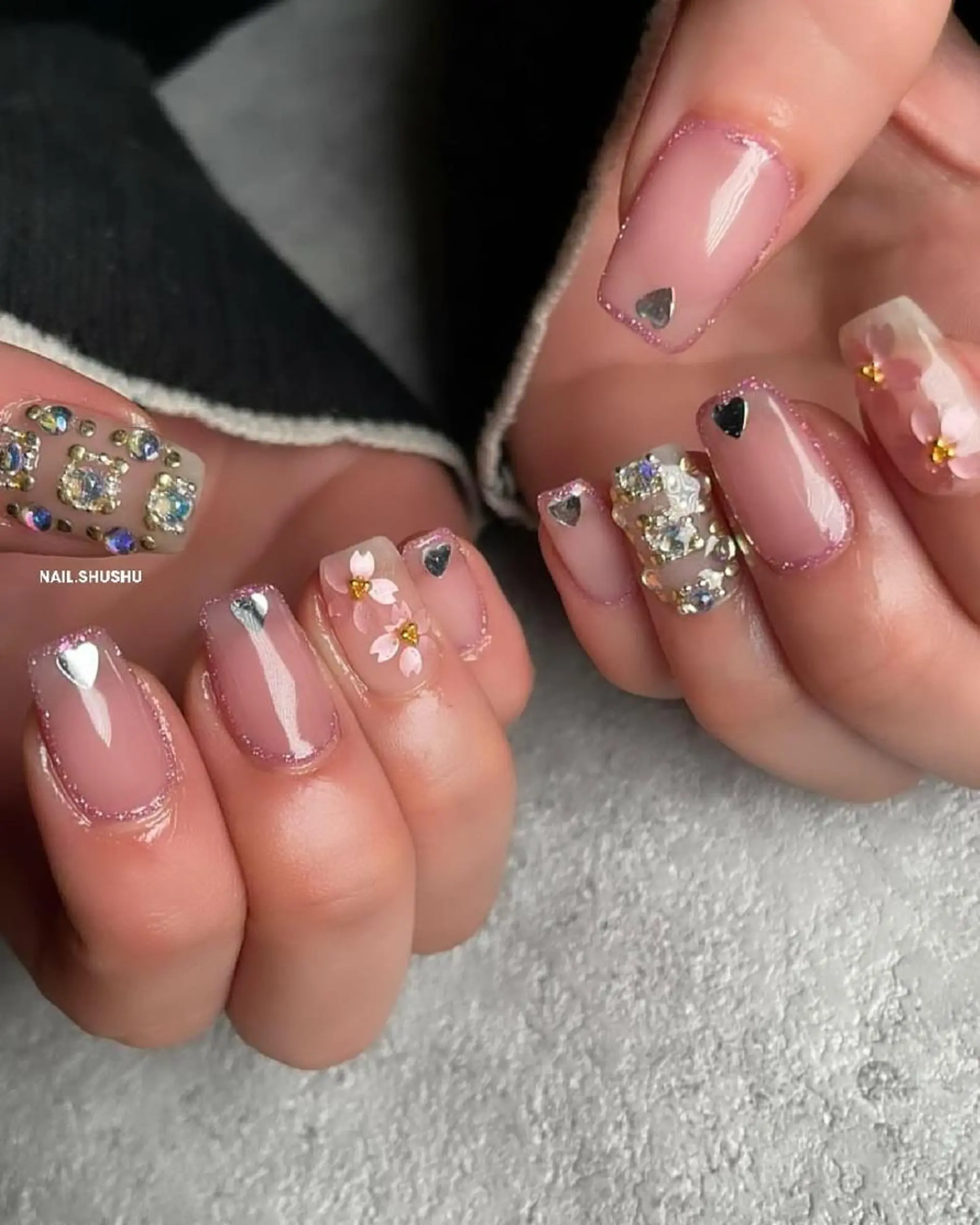 ネイル 持ち込み ニュアンスネイル ワンカラーネイル シンプルネイル バレンタイン 3dパーツ/流行り 👧shushu❤️のネイルデザイン