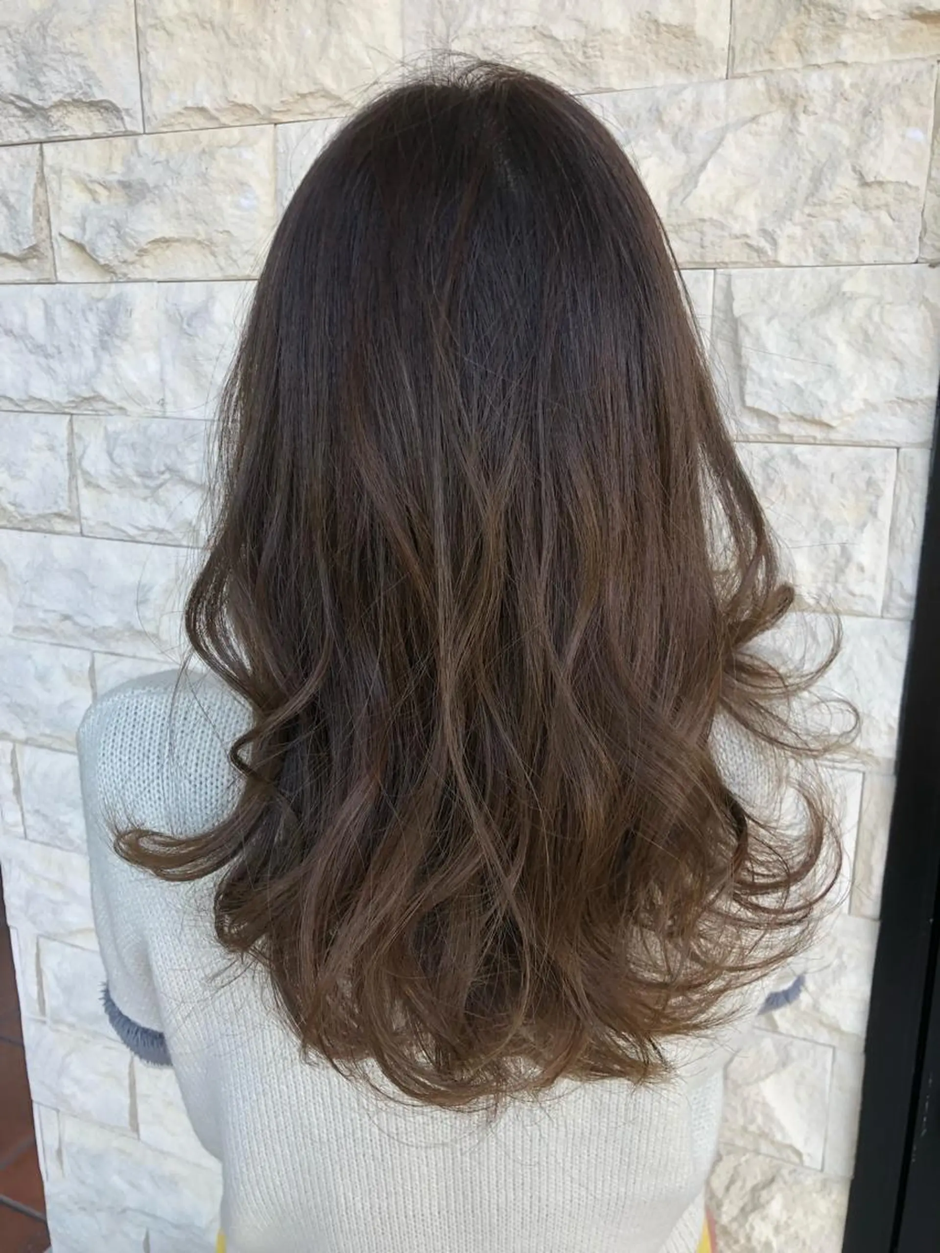 セミロング アッシュ アッシュグレー 高橋 瑞季のヘアスタイル