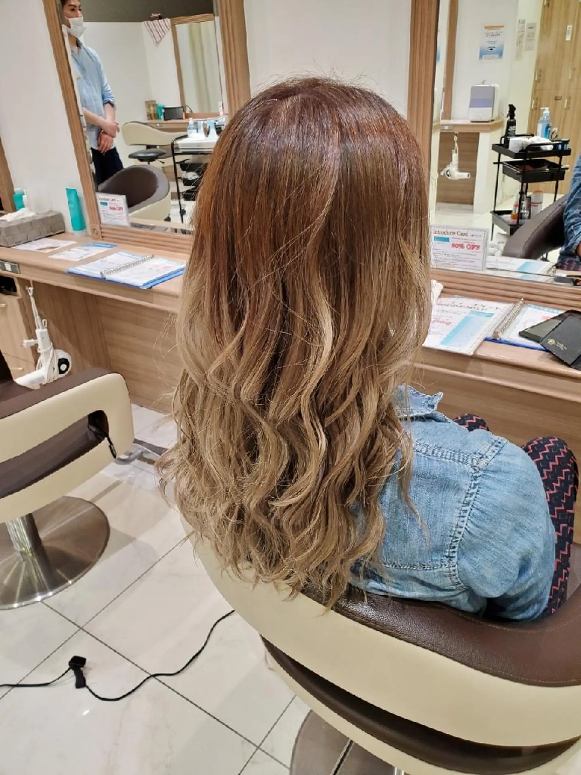ロング カラー アッシュ ベージュカラー ブリーチ グラデーションカラー ミルクティーベージュ カラー特化🔥中村 和貴<Ash津田沼>のヘアスタイル