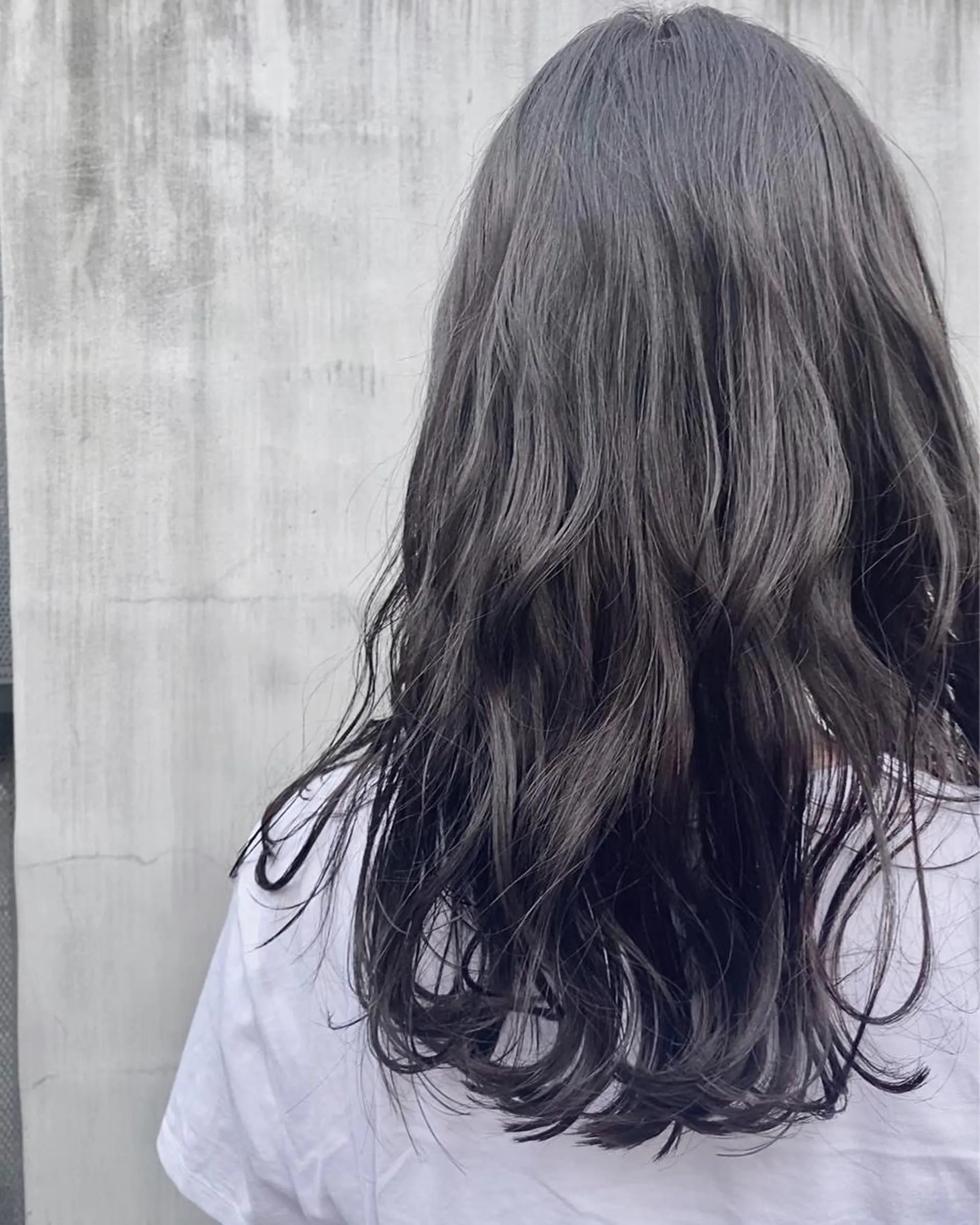 ロング カラー 透明感カラー グレージュ 宮腰 瑠果のヘアスタイル