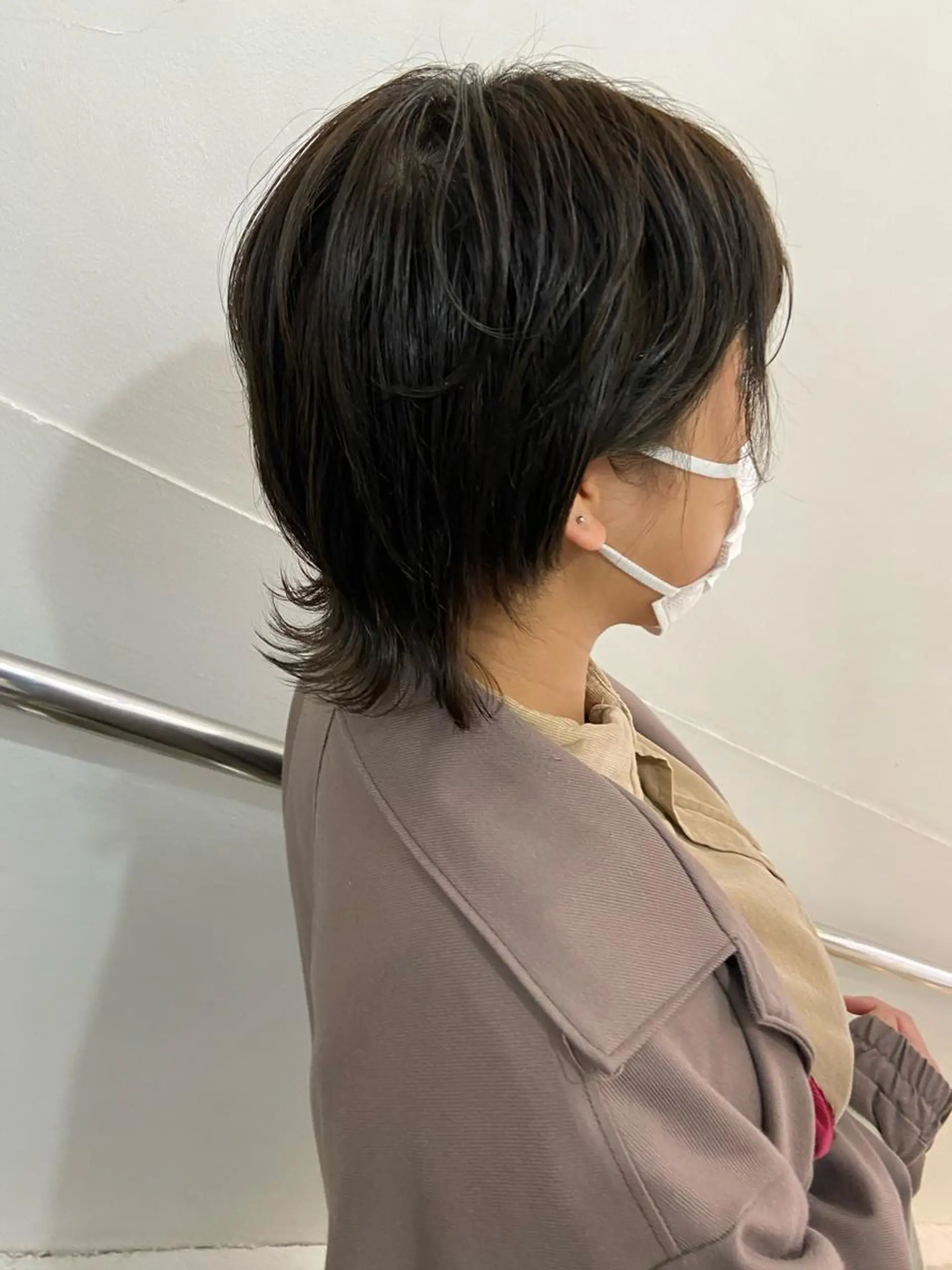 ショート なつめ🐶ショート ベージュカラーのヘアスタイル