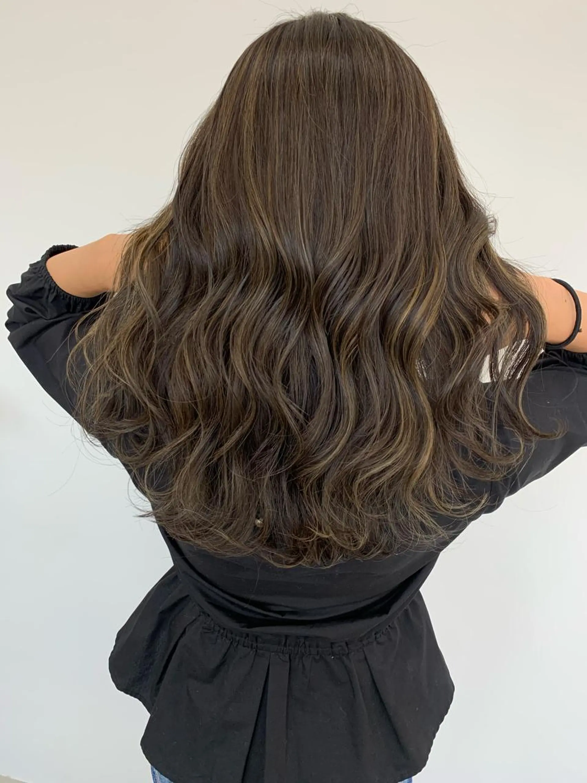 セミロング ハイライト 山田 絵里菜のヘアスタイル