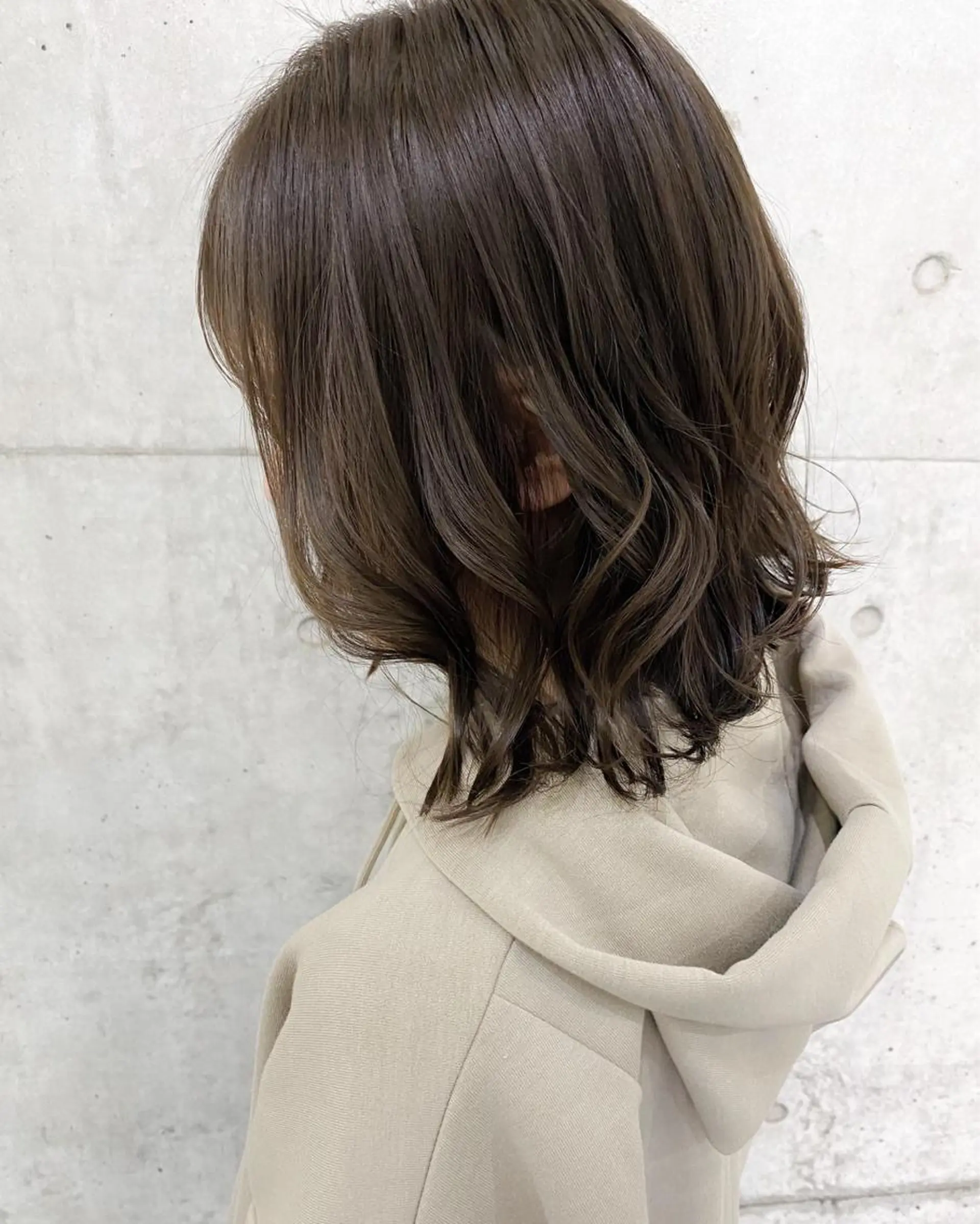 ミディアム 秋月 亜耶のヘアスタイル