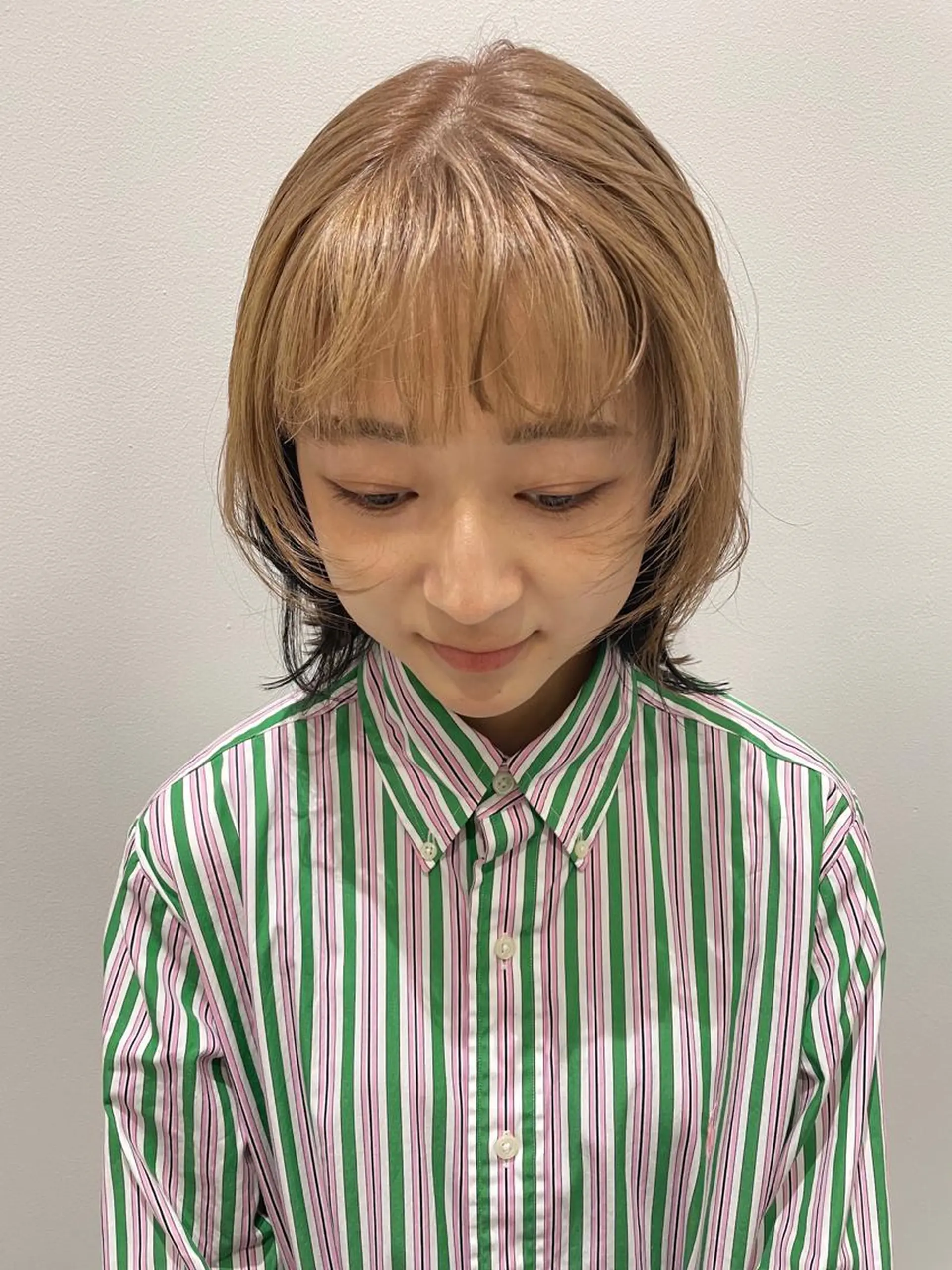 ショート カラー ベージュカラー カット ヘアカラー トリートメント 狩野 羅夢のヘアスタイル