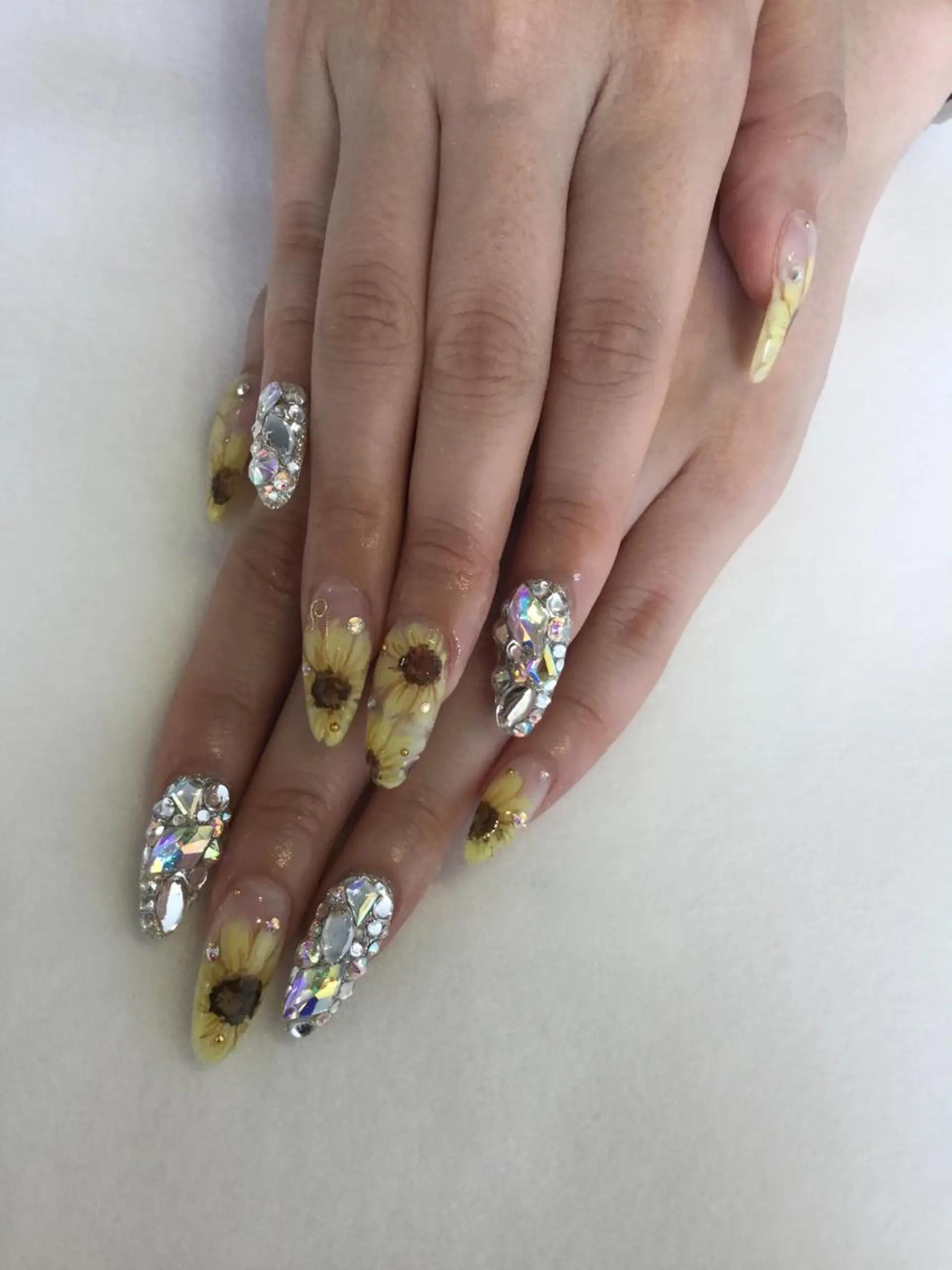 ネイル ハンドネイル 💎🐰 saki. m 🐰💎のネイルデザイン