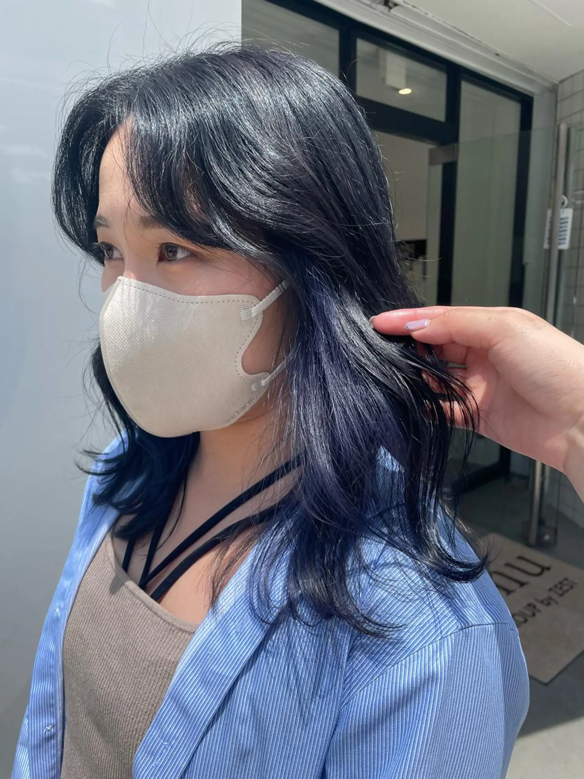 ミディアム カラー ブリーチ ブルーカラー ケアブリーチ 透明感カラー デザインカラー けいこ🍊ニュアンス ネイル/個性派ネイルのネイルデザイン