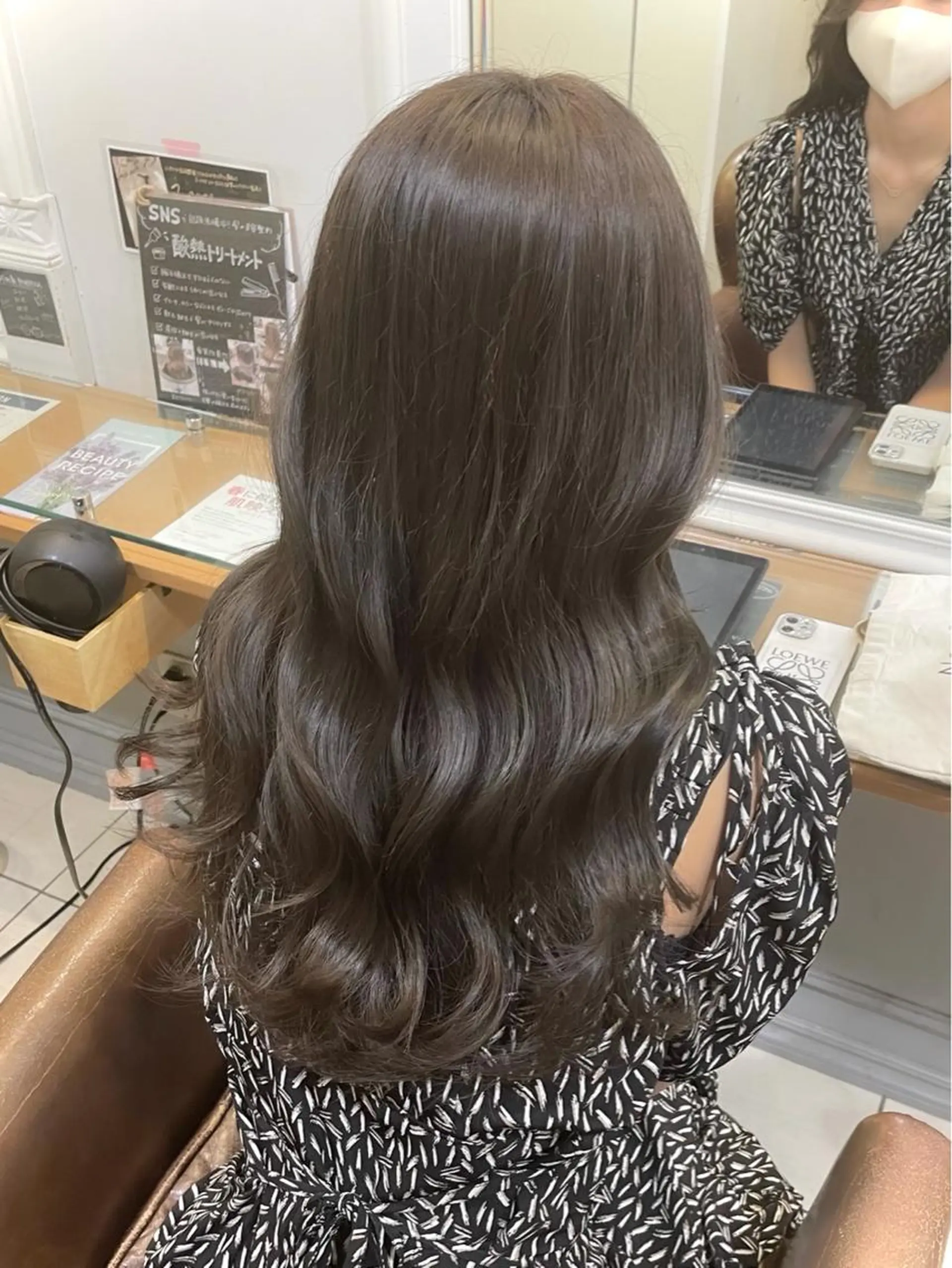 ロング カラー グレージュ オリーブグレージュ オリーブグレー くびれヘア エギョモリ カット ヘアカラー トリートメント 横浜/レイヤーカット /韓国ヘア/佐藤記正のヘアスタイル