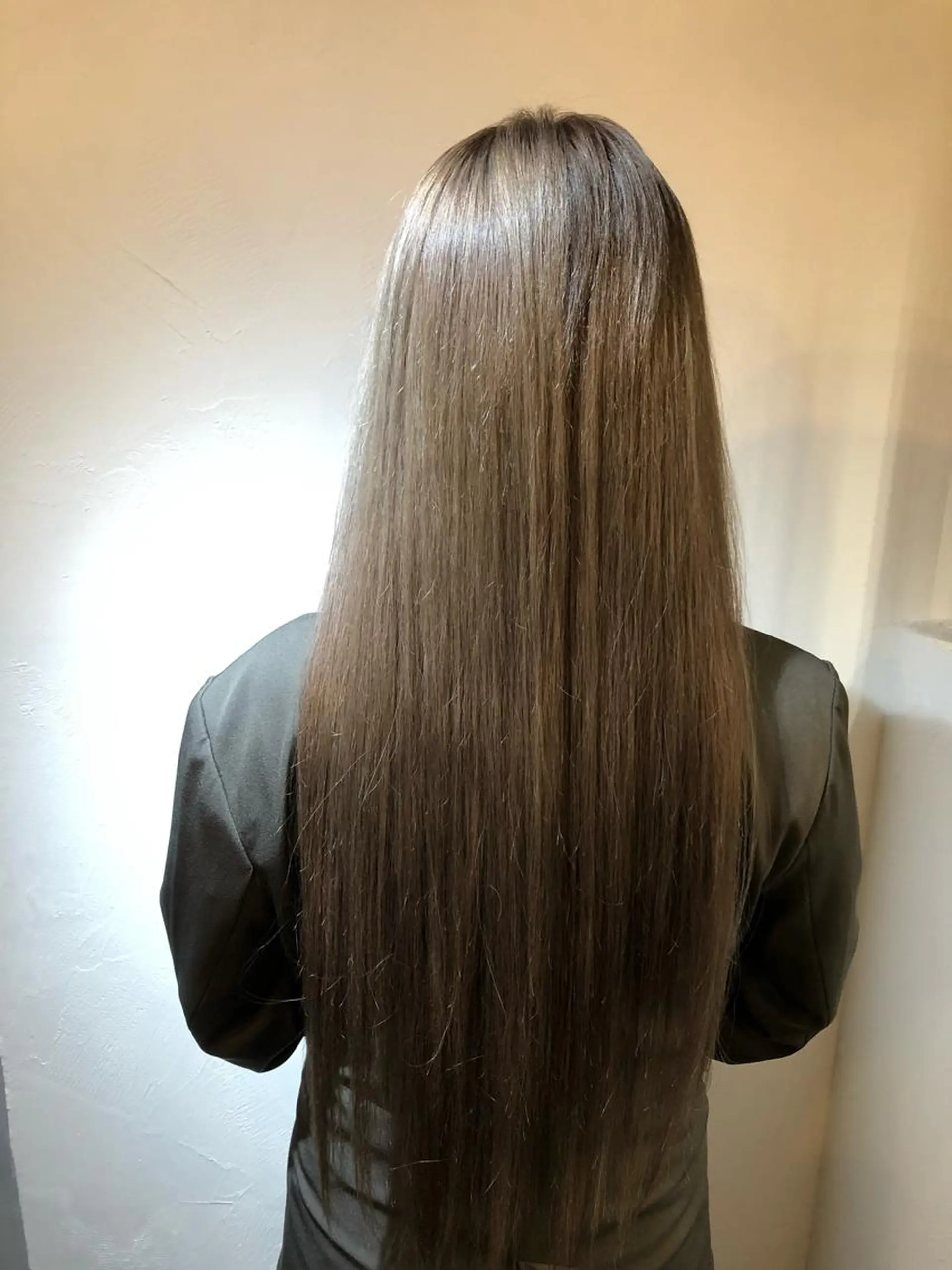 ロング カラー ベージュカラー ブリーチ ベイリコルド　アトリ 店長　宮城一真のヘアスタイル
