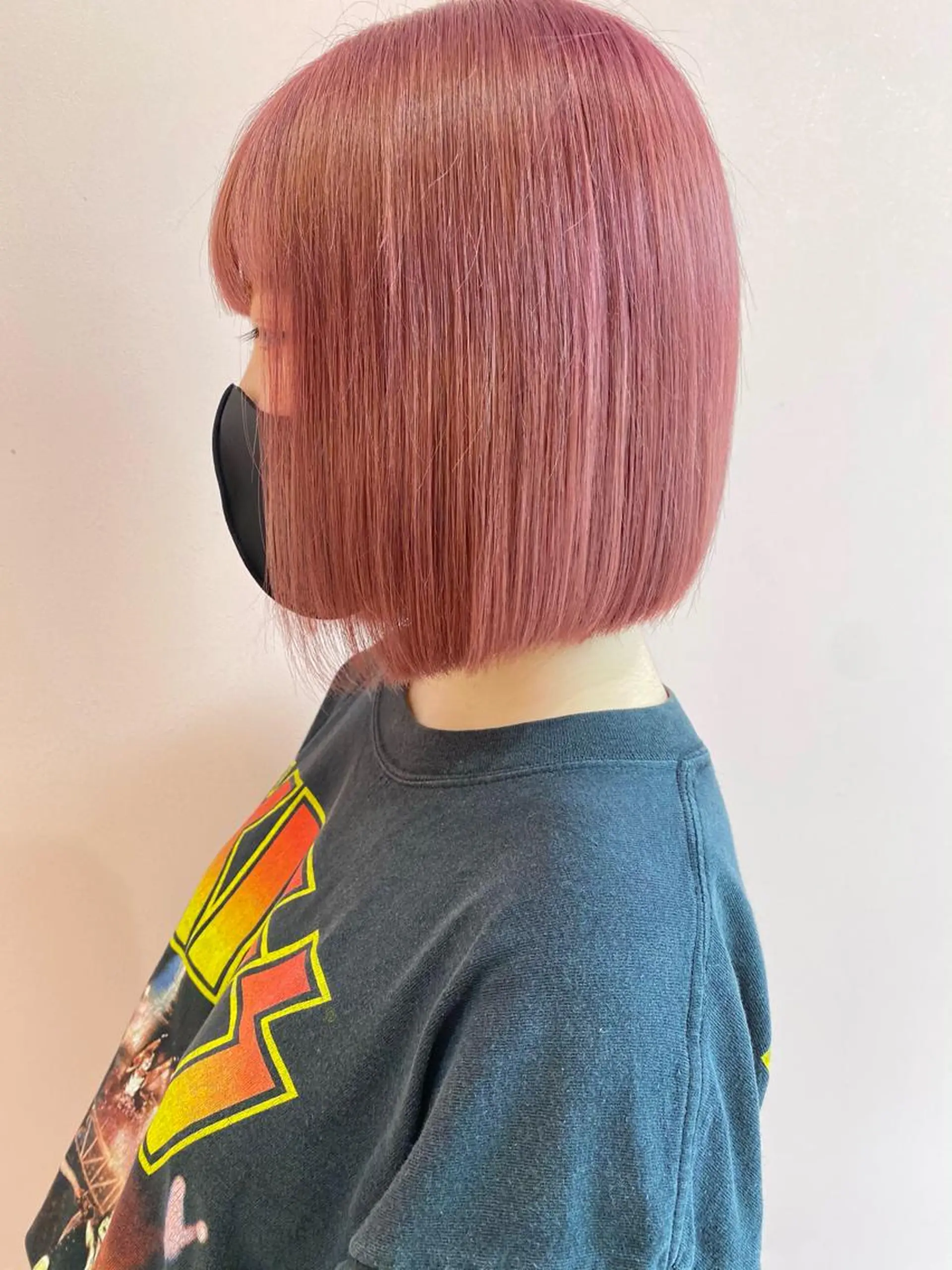 ショート カラー ピンクカラー ピンクパープル パープルカラー 西本 夏美のヘアスタイル