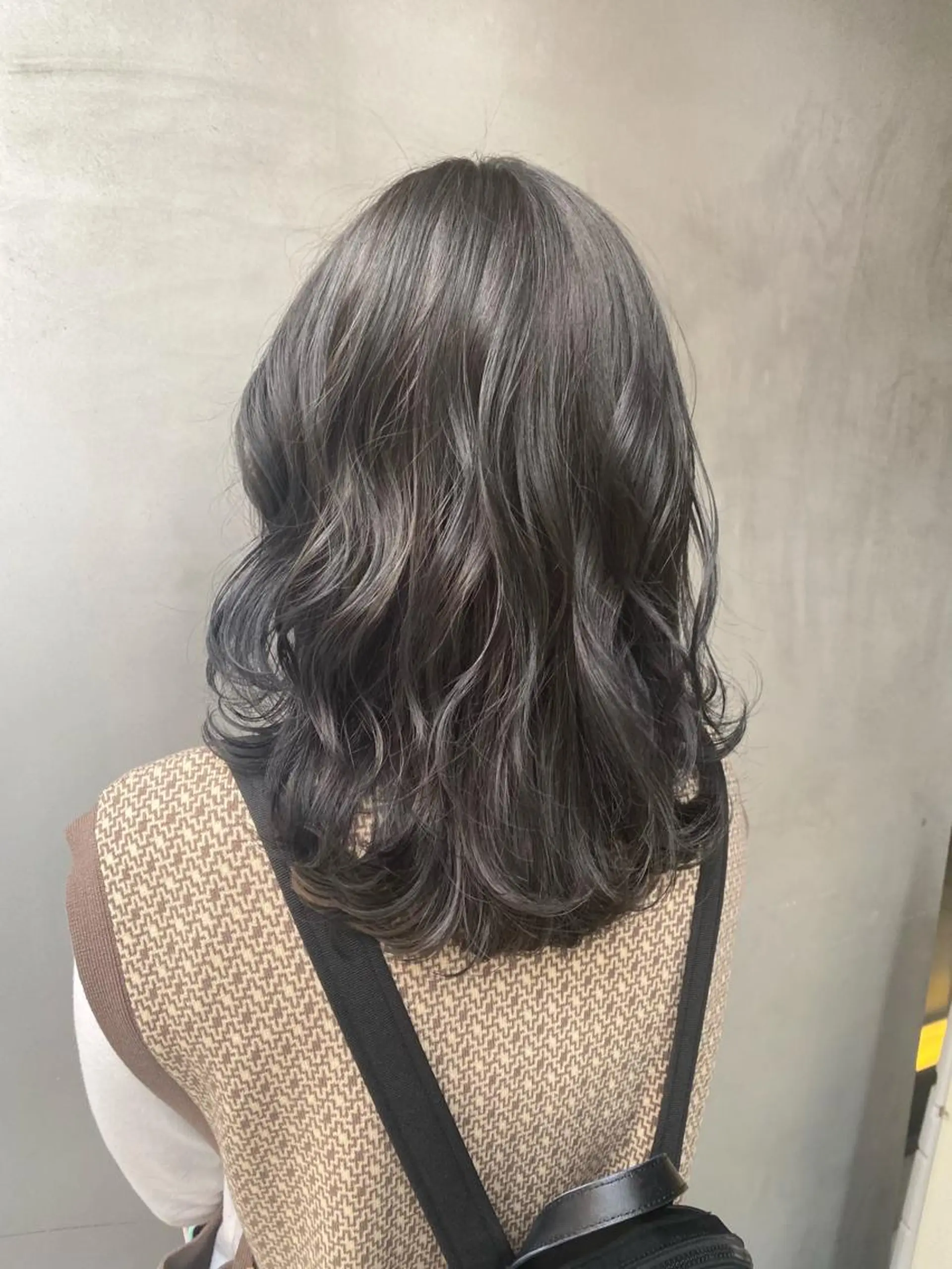 セミロング shiori ﾍﾞｰｼﾞｭｶﾗｰのヘアスタイル