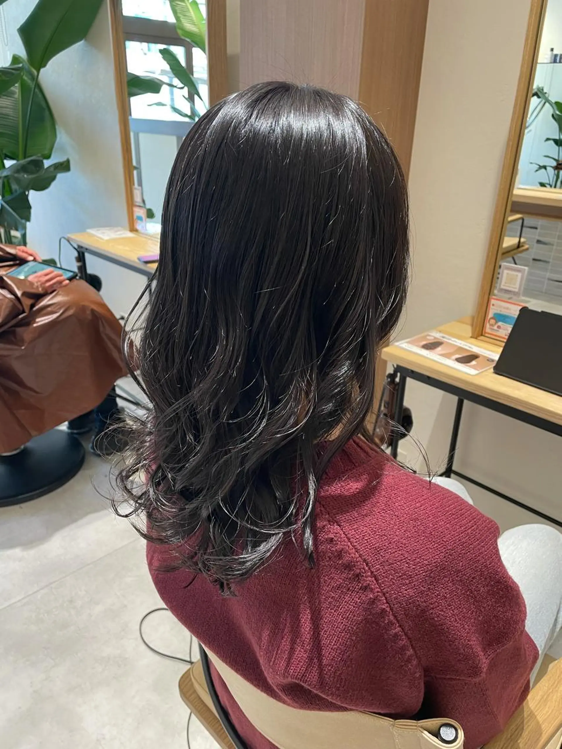 ロング カラー アッシュ 黒髪 ブルーカラー ブルーブラック ハイレイヤー 高木 櫻のヘアスタイル