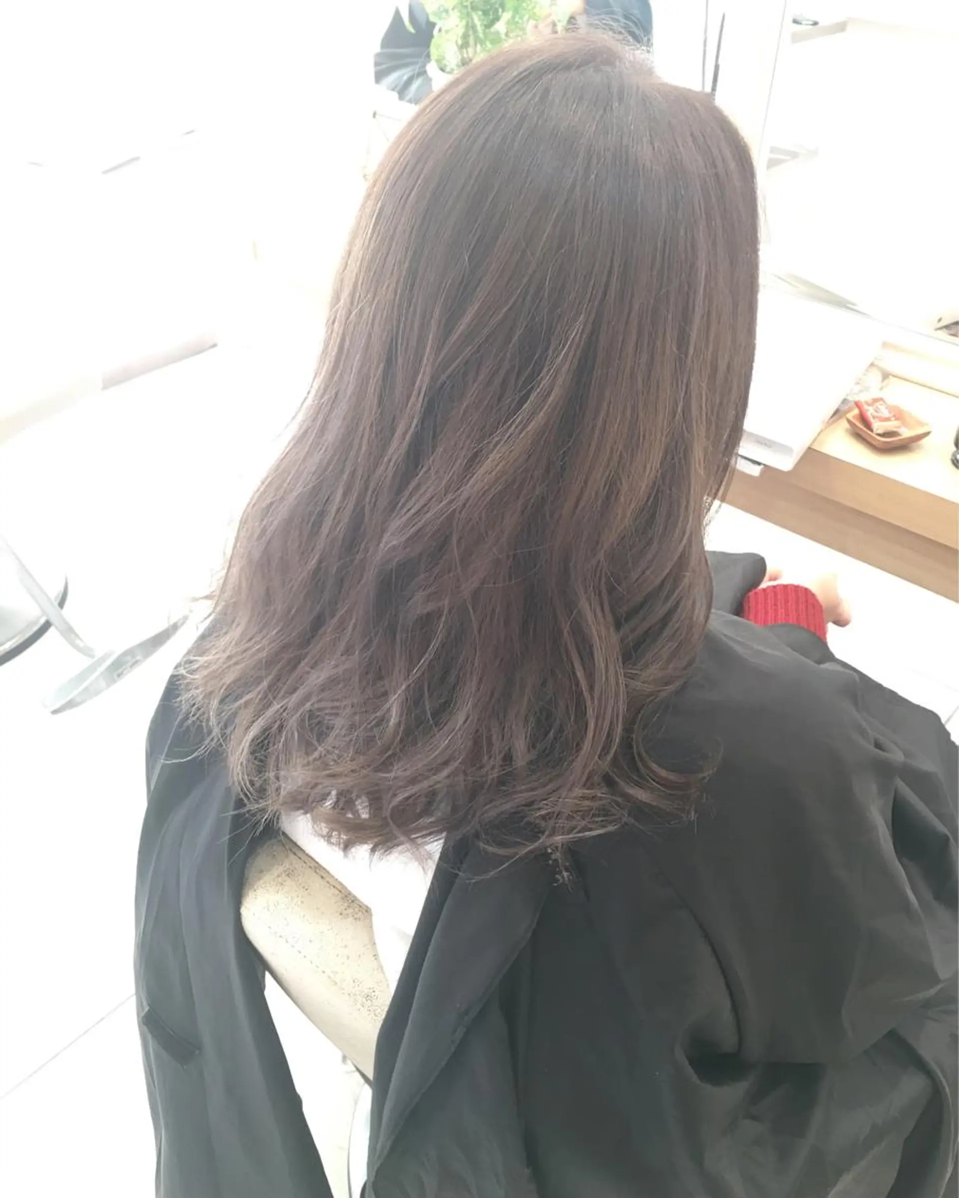 ミディアム カラー グレージュ ハイライトカラー ラベンダーカラー ラベンダーグレージュ ラベンダーグレー 小田原NO1 美容師 飯田飛翔のヘアスタイル