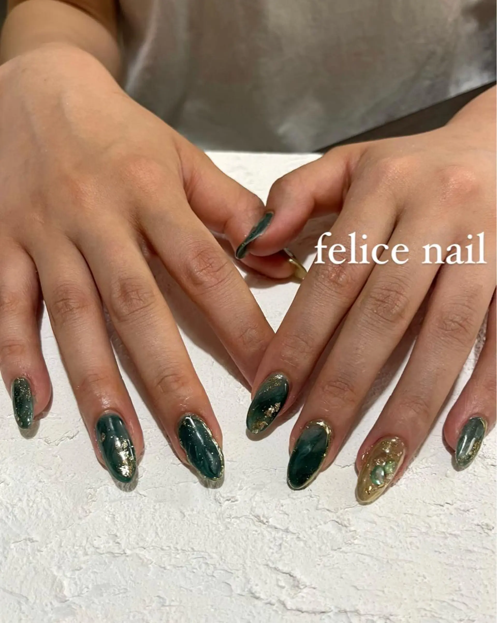 ネイル ジェルネイル ゴールド グリーン マグネットネイル ニュアンスネイル felice nailのネイルデザイン