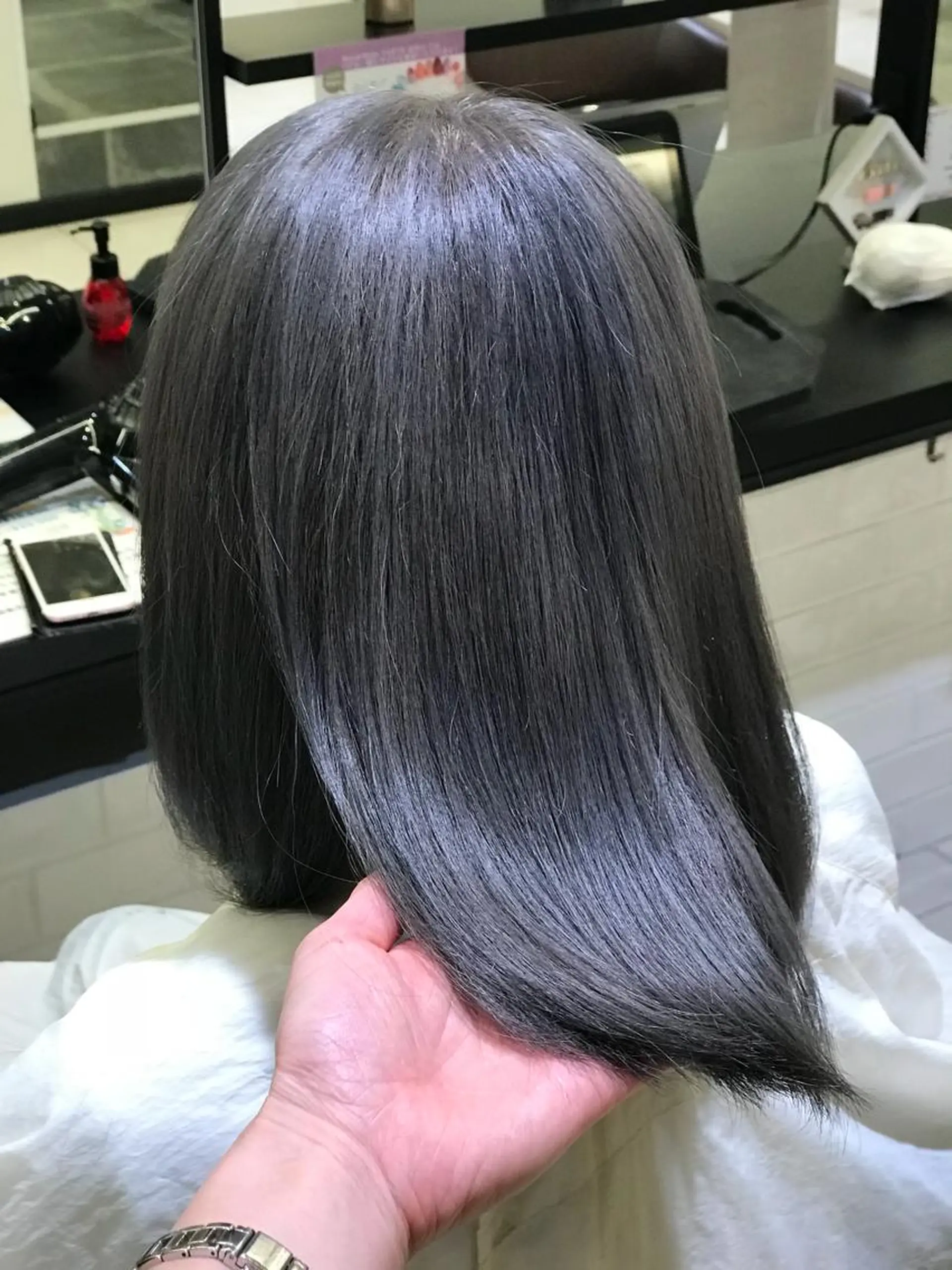 ミディアム カラー シルバー Renatus店長 金子裕美のヘアスタイル