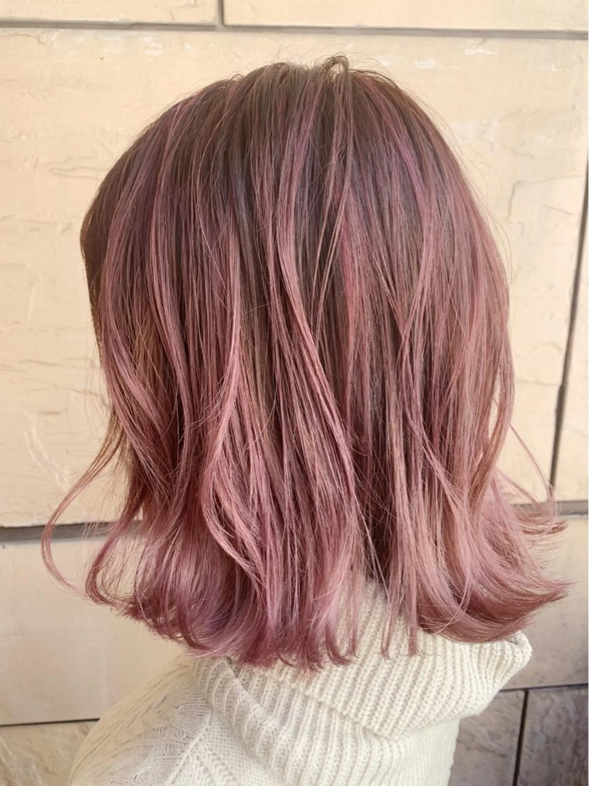 ミディアム カラー ブリーチ ピンクカラー ヘアカラー トリートメント エクステ KAZUMAのヘアスタイル