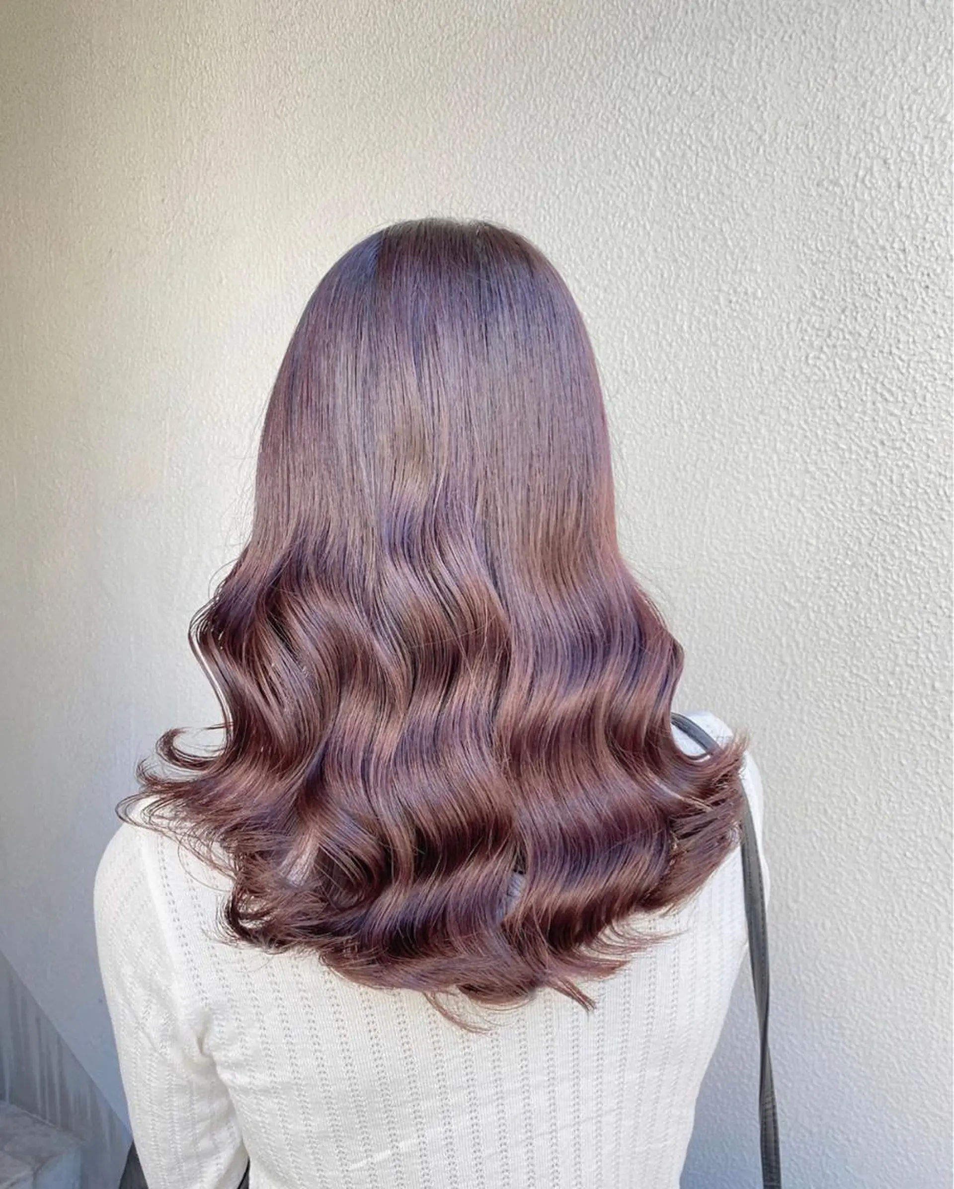 ミディアム ❤︎ワンホンガーリー なハイトーンヘア❤︎のヘアスタイル