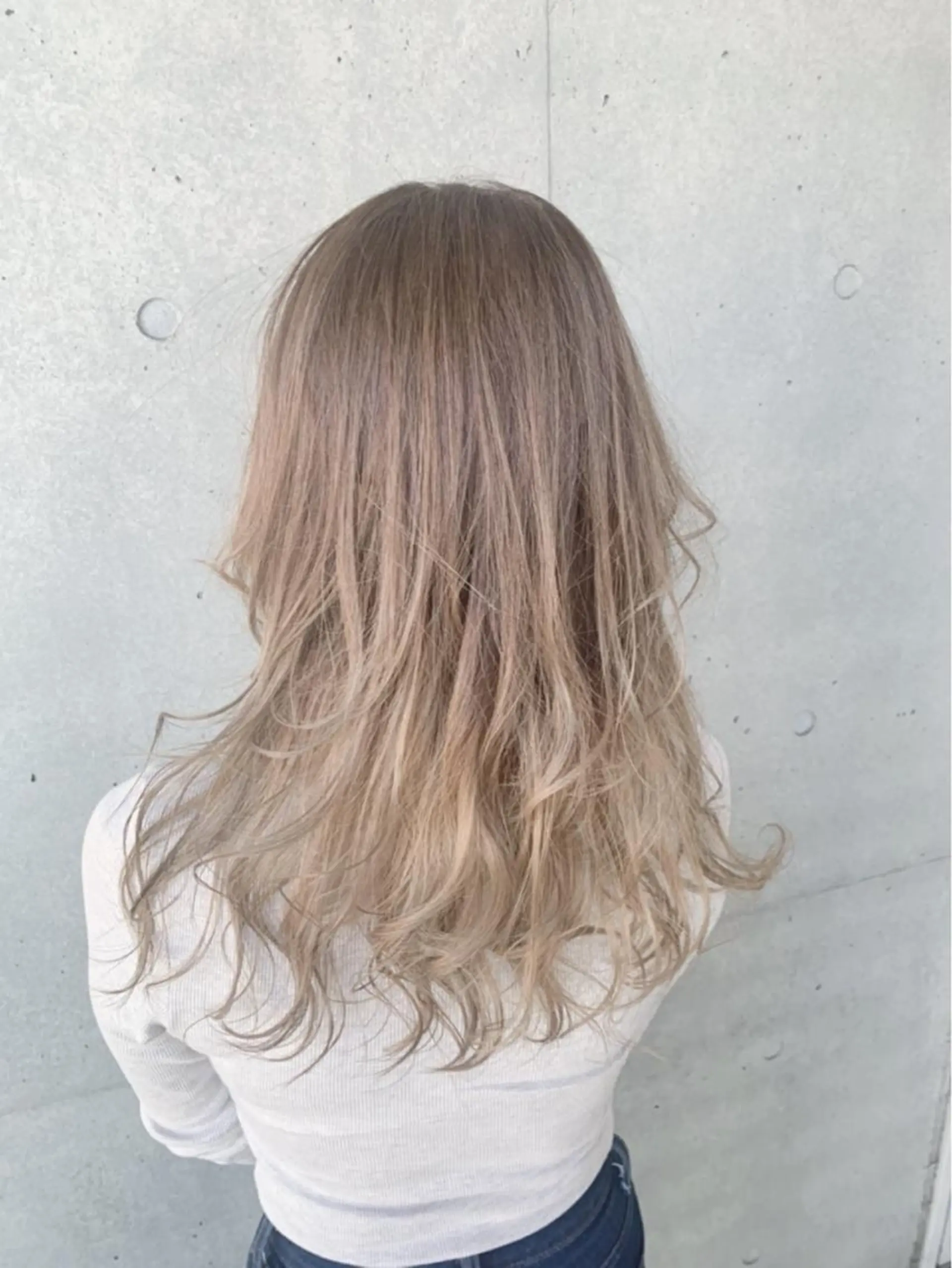 ロング カラー ベージュカラー ブリーチ イルミナカラー 鈴木 華枝のヘアスタイル