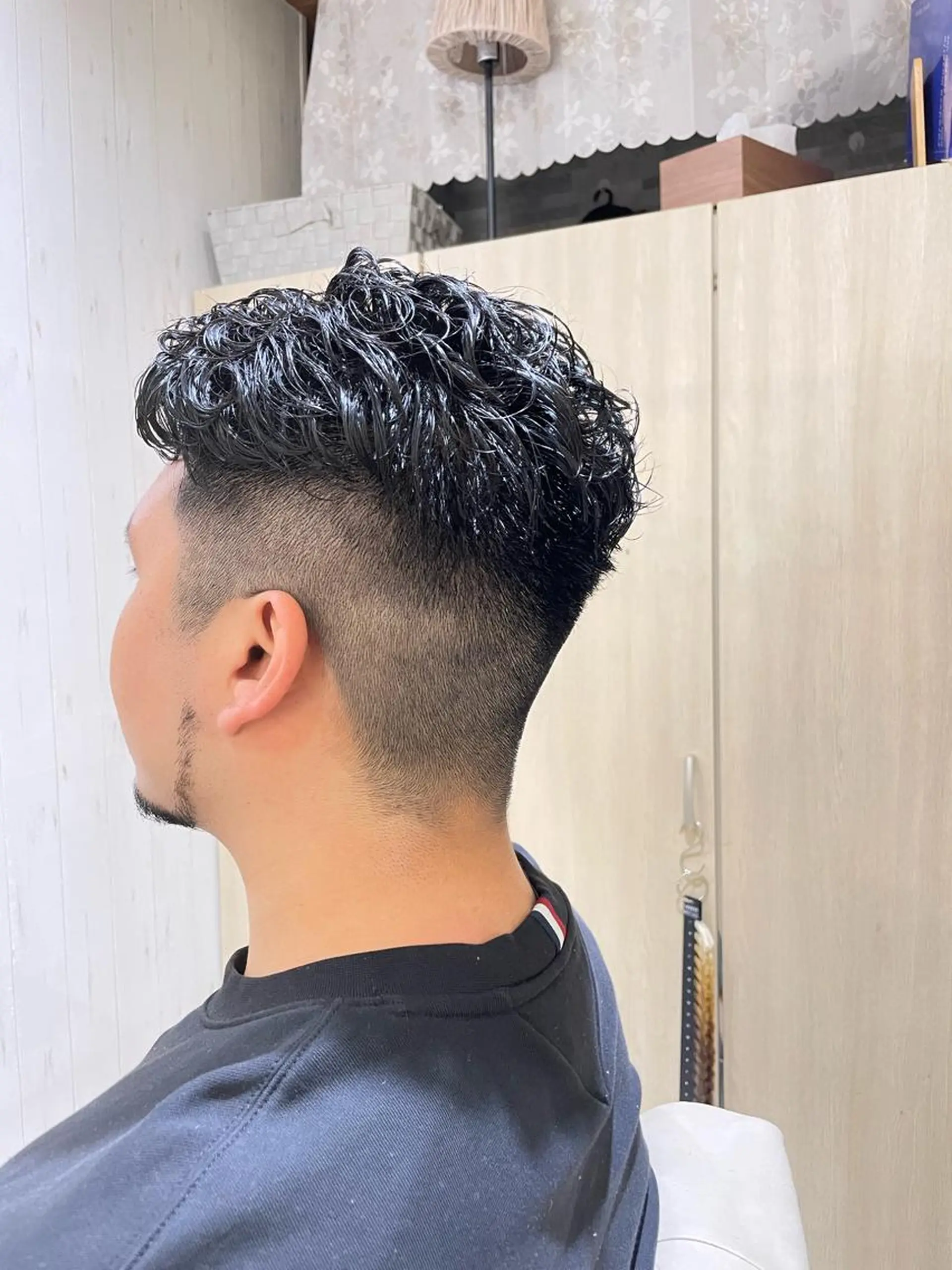 ショート パーマ メンズ フェードカット メンズハイライト メンズパーマ メンズショート ツーブロック 桜木町/西山竜一 /大人可愛い×美髪のヘアスタイル