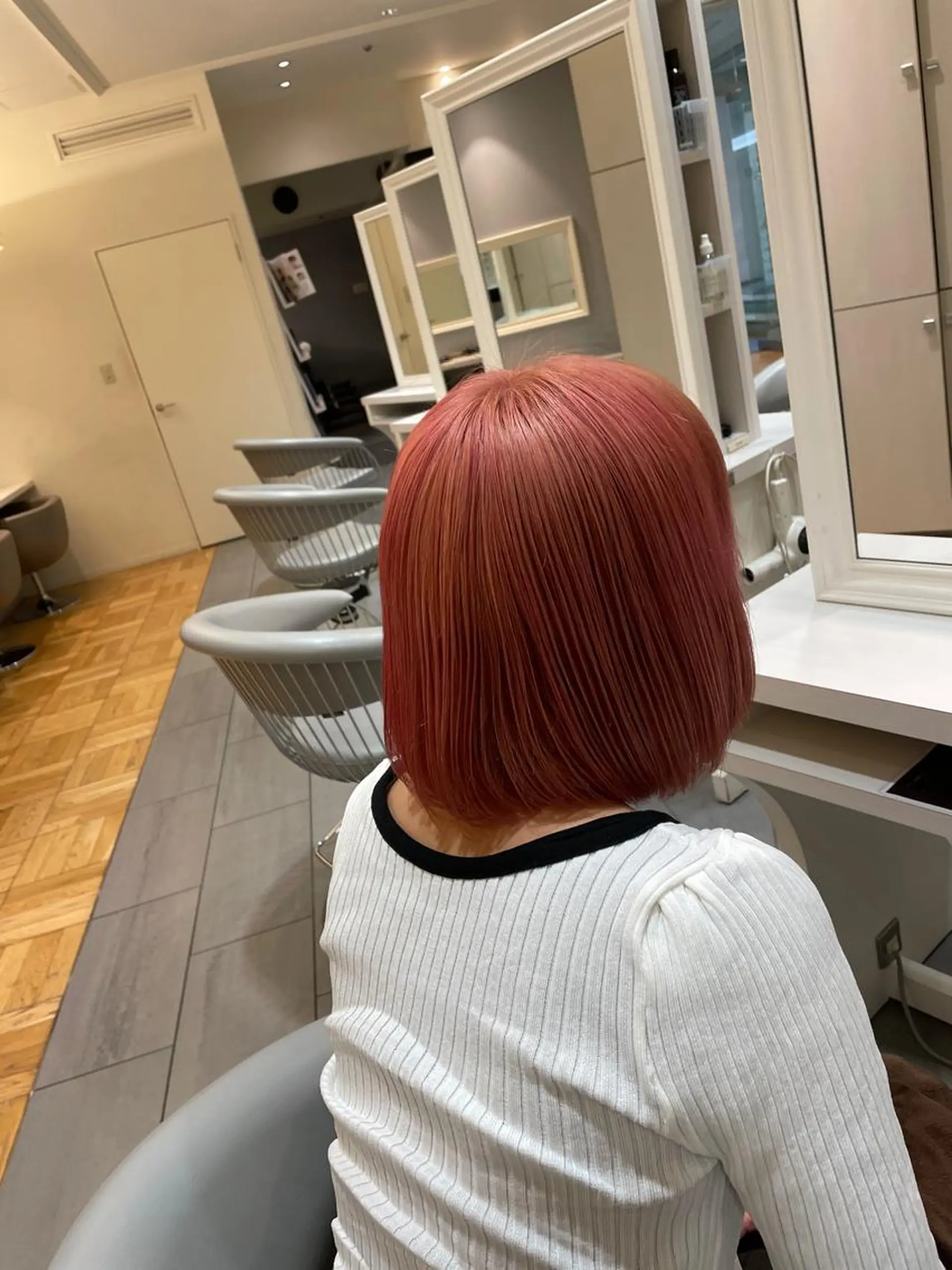 ショート カラー ハイトーンカラー ボブ FLAPPER所属・コテ巻きパーマ /パーマ/亀井のヘアスタイル