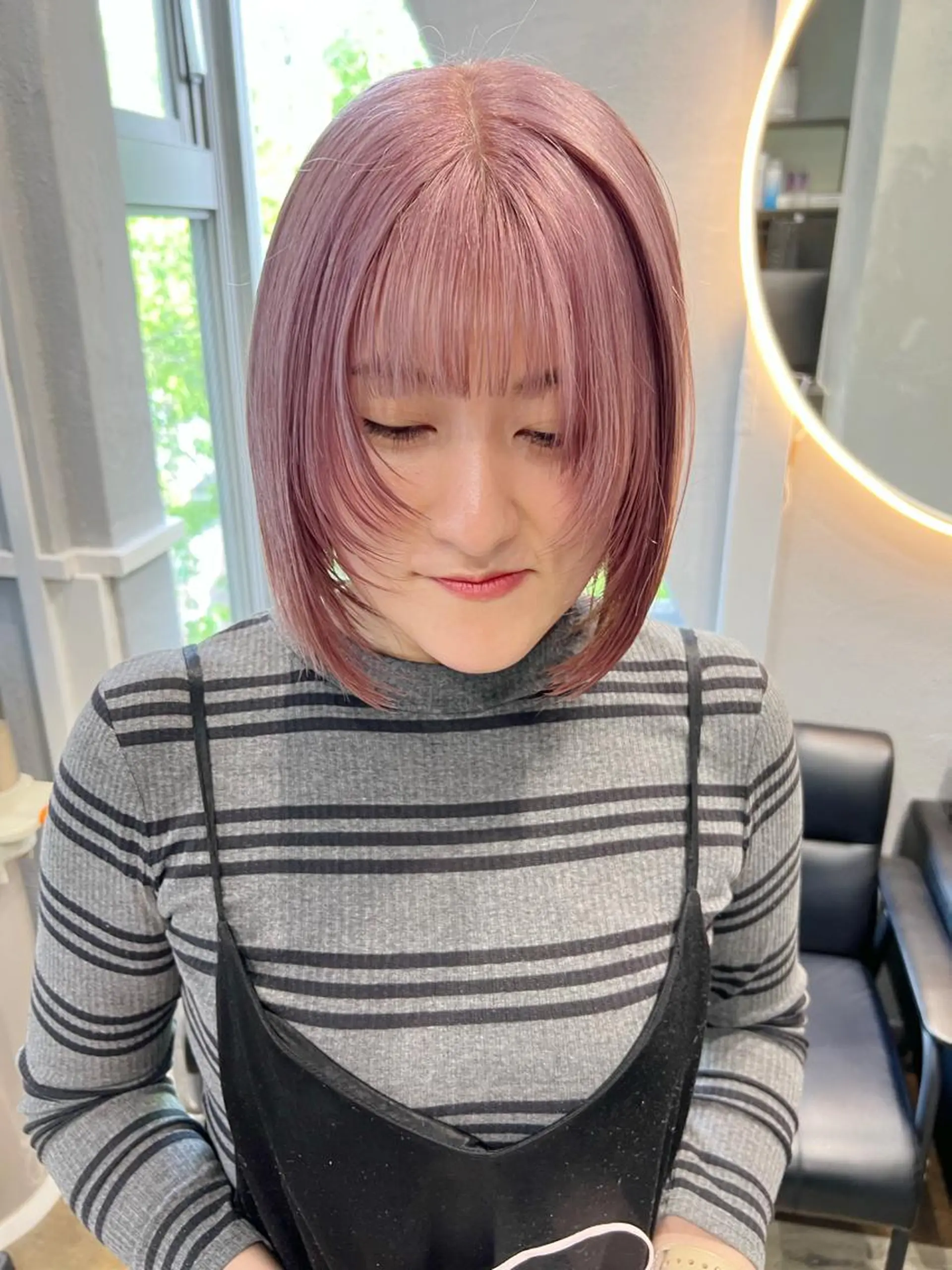 カラー 切りっぱなしボブ ラベンダーカラー ピンクカラー ピンクラベンダー ボブ ヘアカラー maya レイヤーカットのヘアスタイル