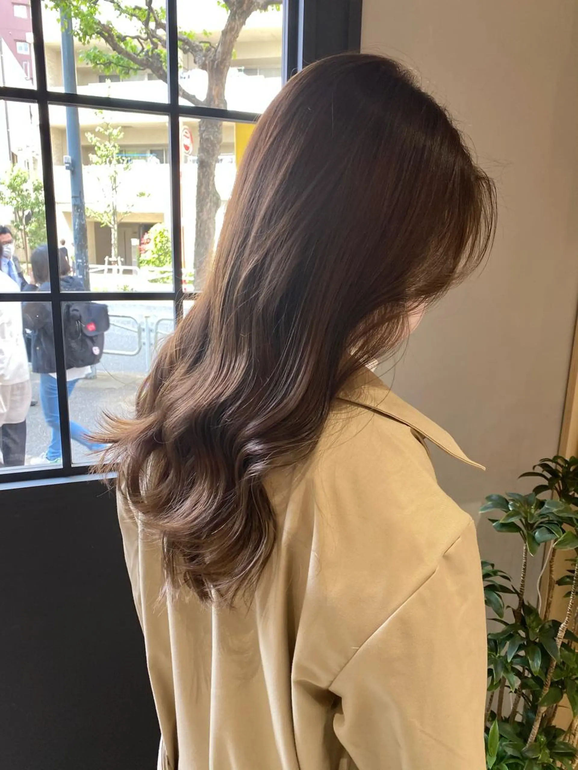 セミロング カラー ベージュカラー ショコラベージュ コマツリサ ROCCO eastのヘアスタイル