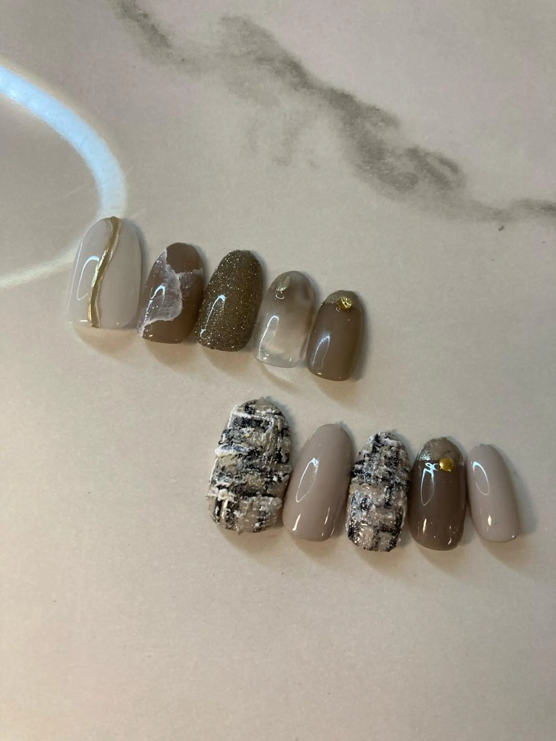 ミディアム ネイル マツエク・マツパ ハンドネイル 荒木 莉奈のネイルデザイン