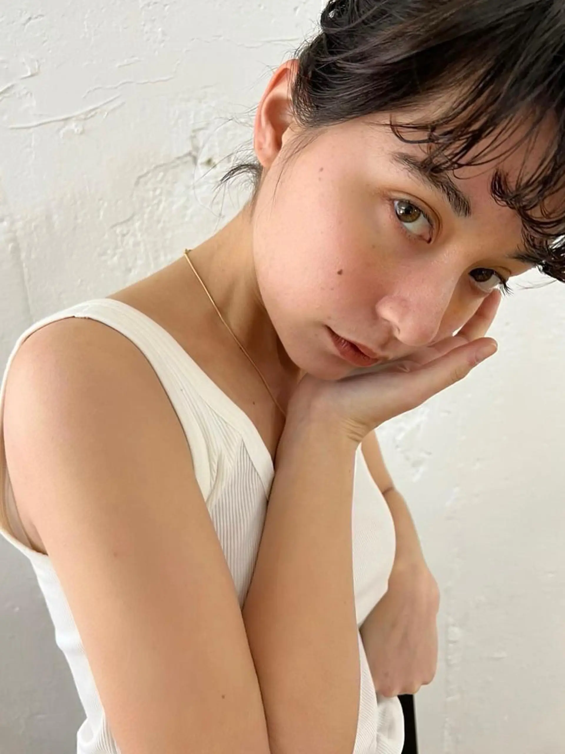 ミディアム カラー ヘアアレンジ お団子ヘア アッシュ ベージュカラー みやけ ひなのヘアスタイル