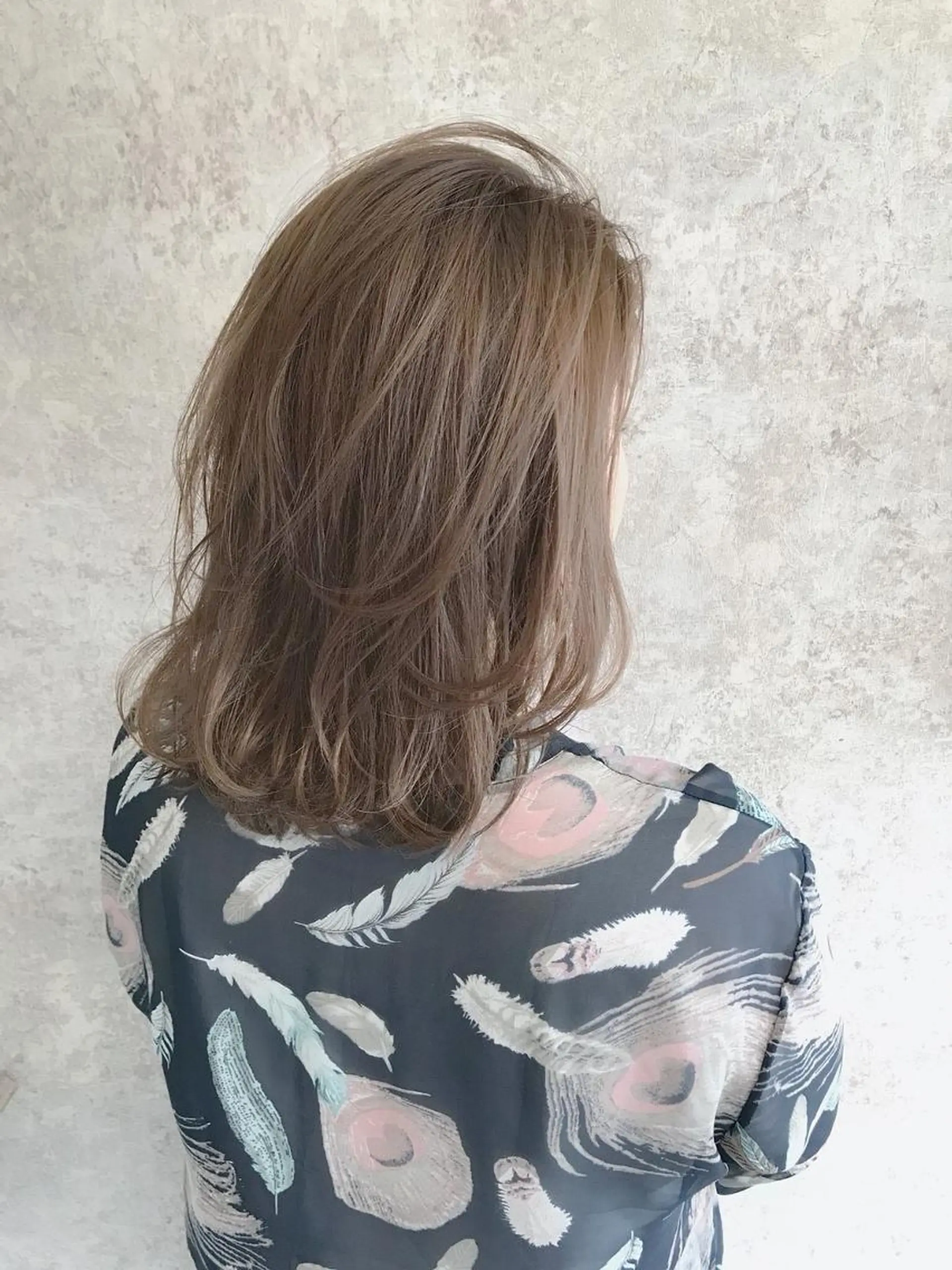 ミディアム カラー パーマ レイヤーカット 早崎太生のヘアスタイル