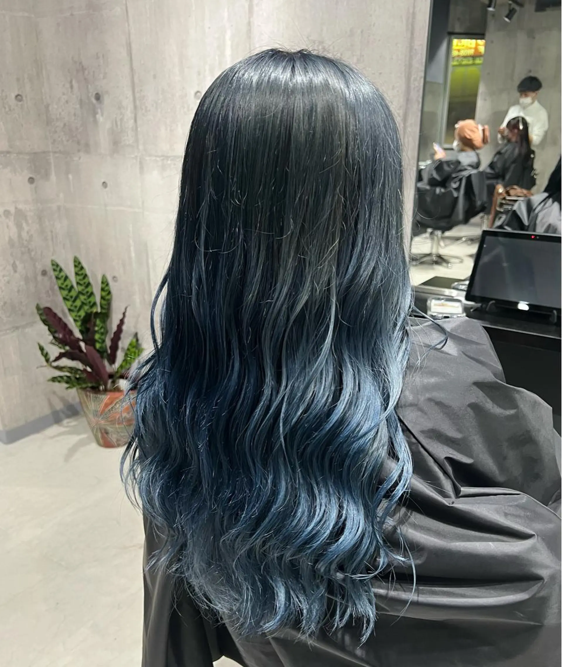 ロング カラー ブルーカラー グラデーションカラー mimiiy梅田 中崎町ハイトーンのヘアスタイル