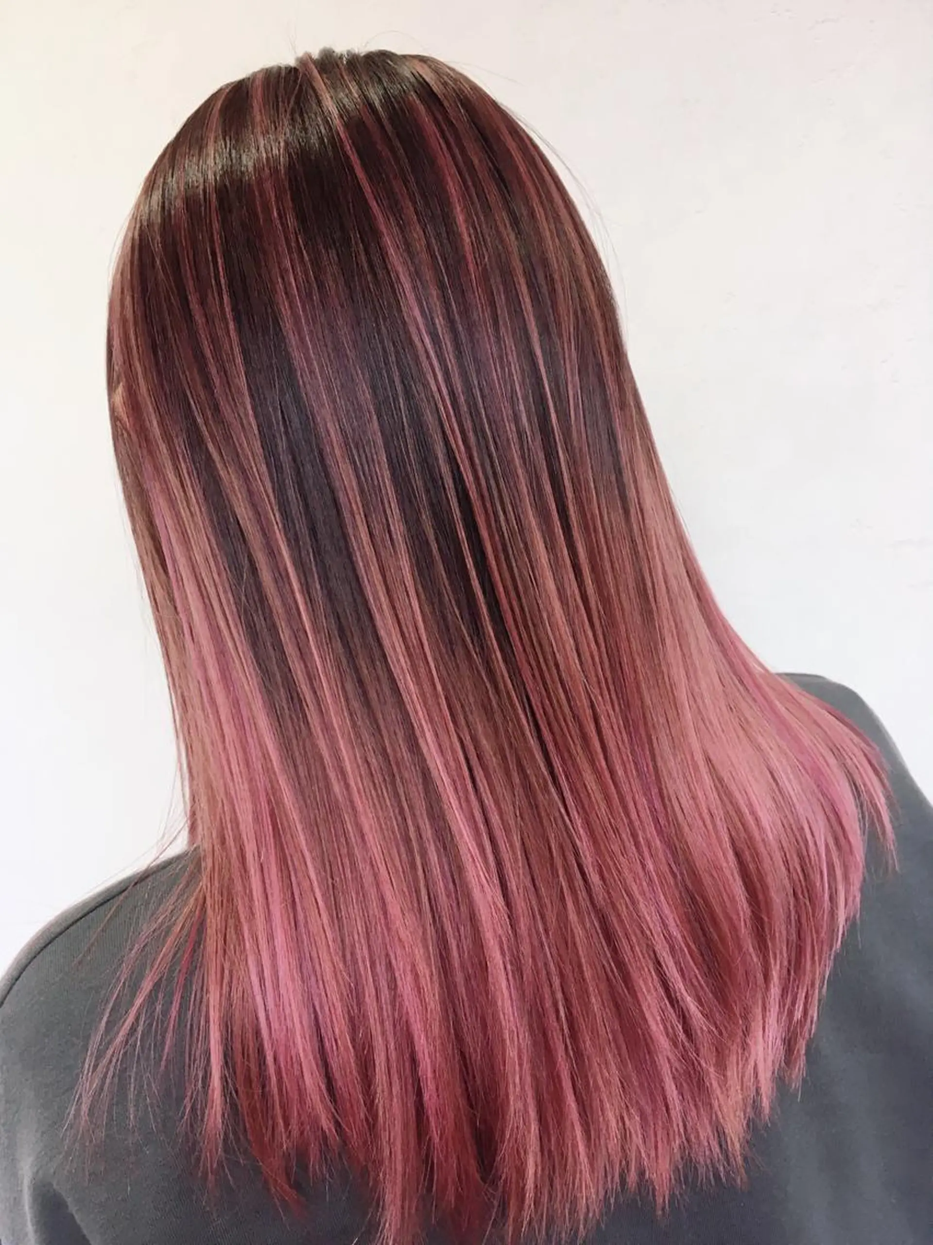 カラー 塩崎 明菜のヘアスタイル