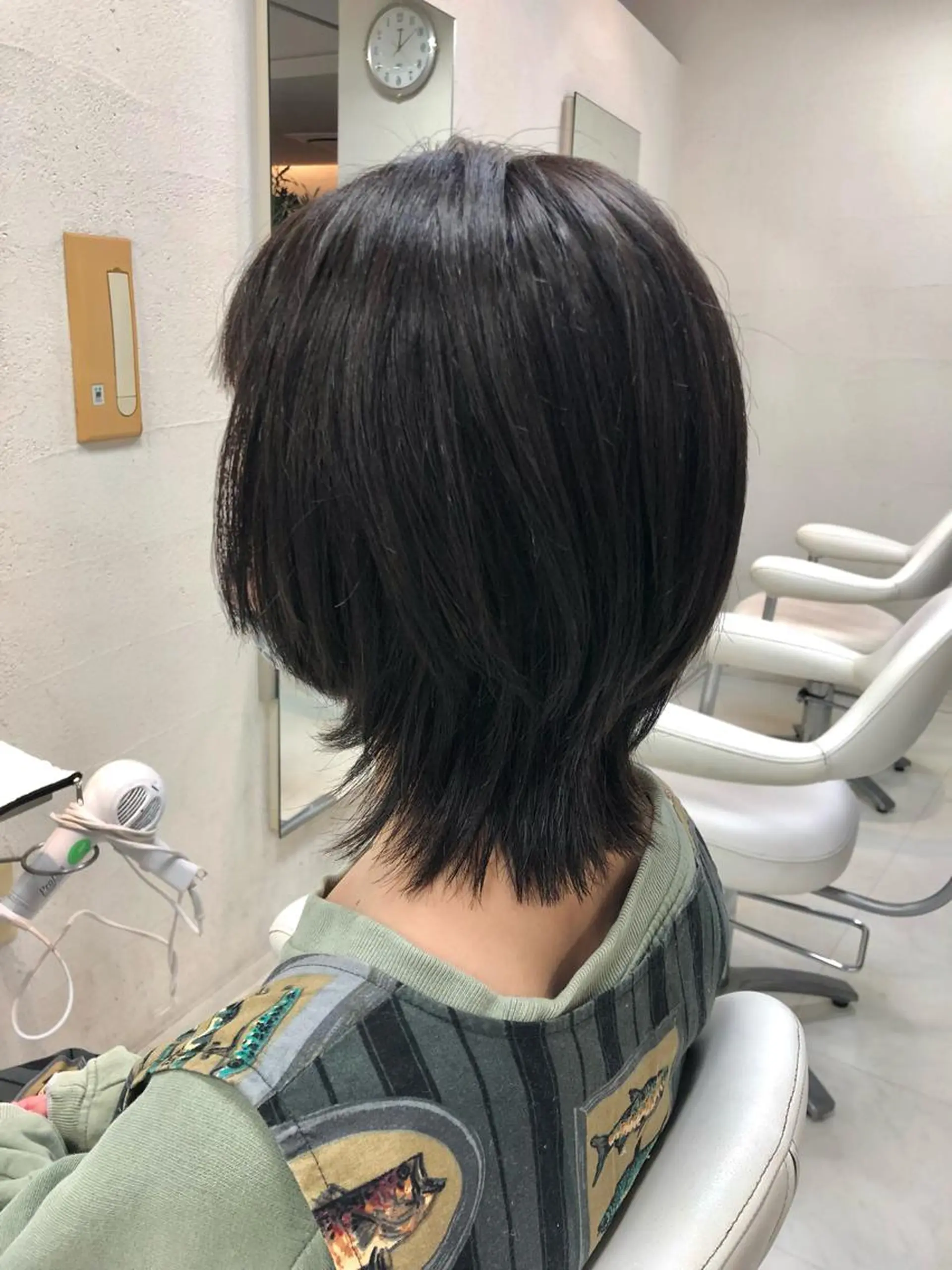ショート カラー ブリーチ ウルフカット 阿部 美咲のヘアスタイル