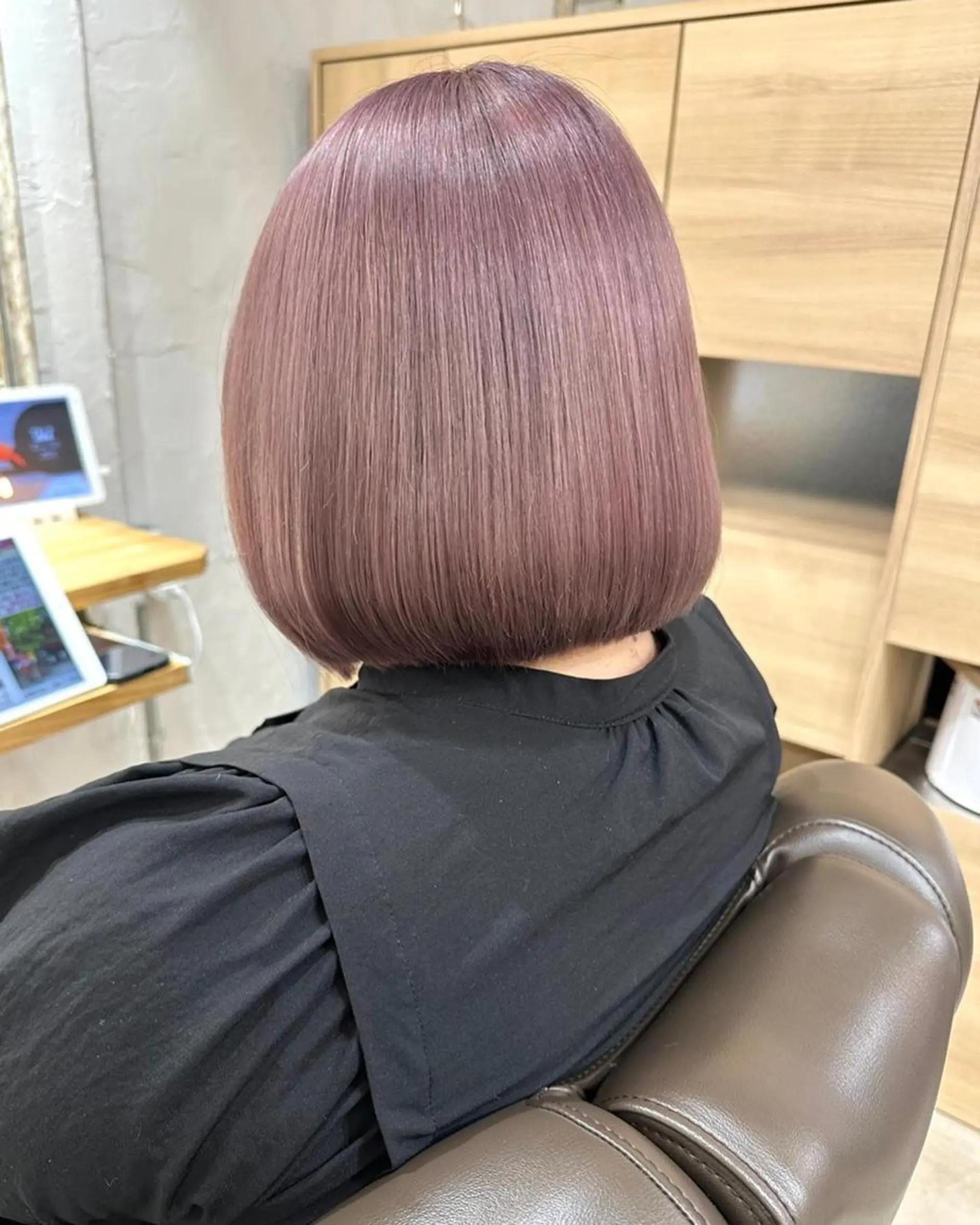 ショート カラー パーマ 切りっぱなしボブ 前下がりボブ ショートボブ 黒髪 デザインカラー 銀座No.1髪質改善 縮毛矯正/本木のヘアスタイル