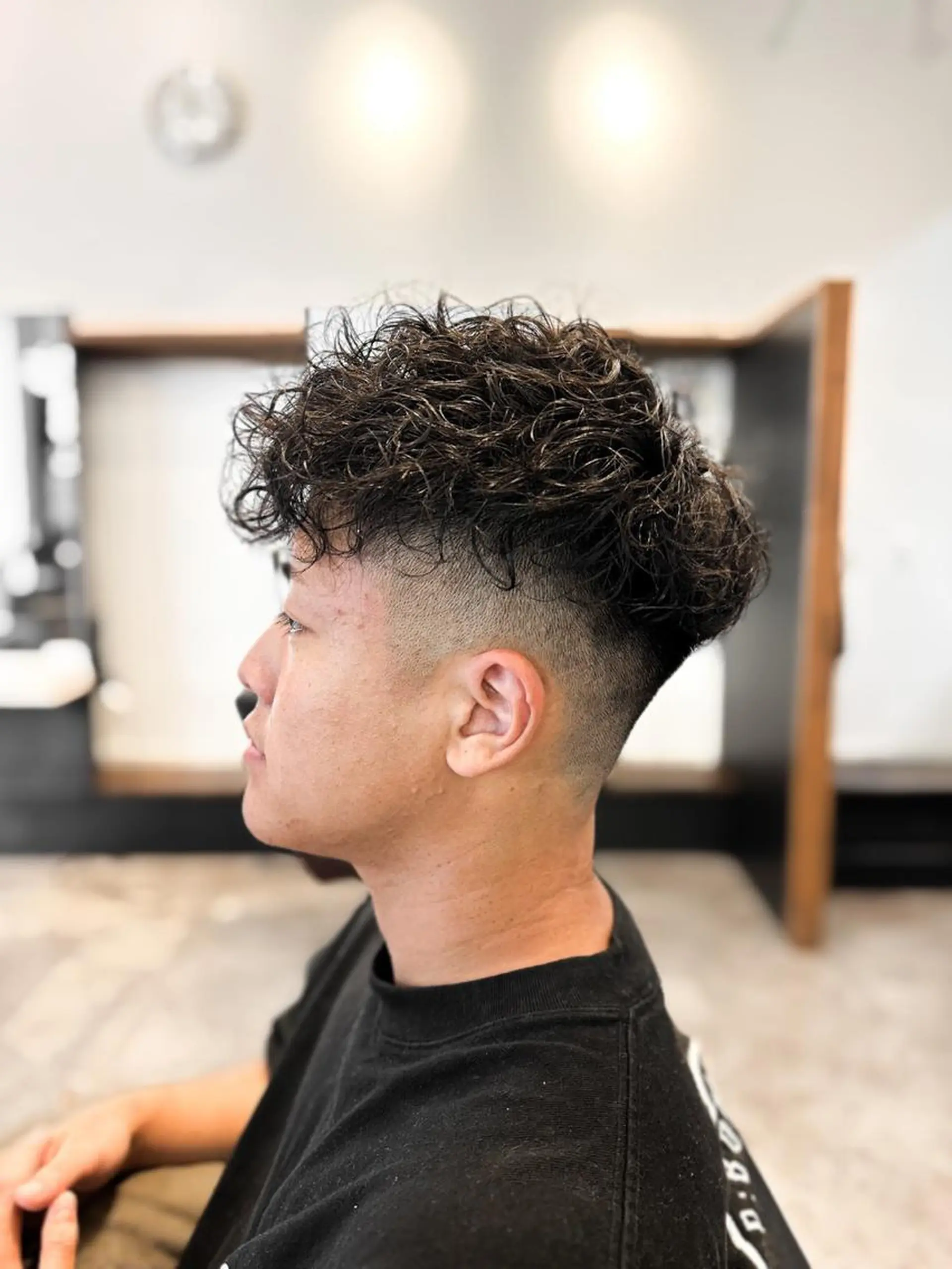 ショート カラー パーマ ヘアアレンジ メンズ キッズ スペインカール 刈り上げ say.所属・ブリーチカラー🔥 パーマ【佐々木凌平】のヘアスタイル