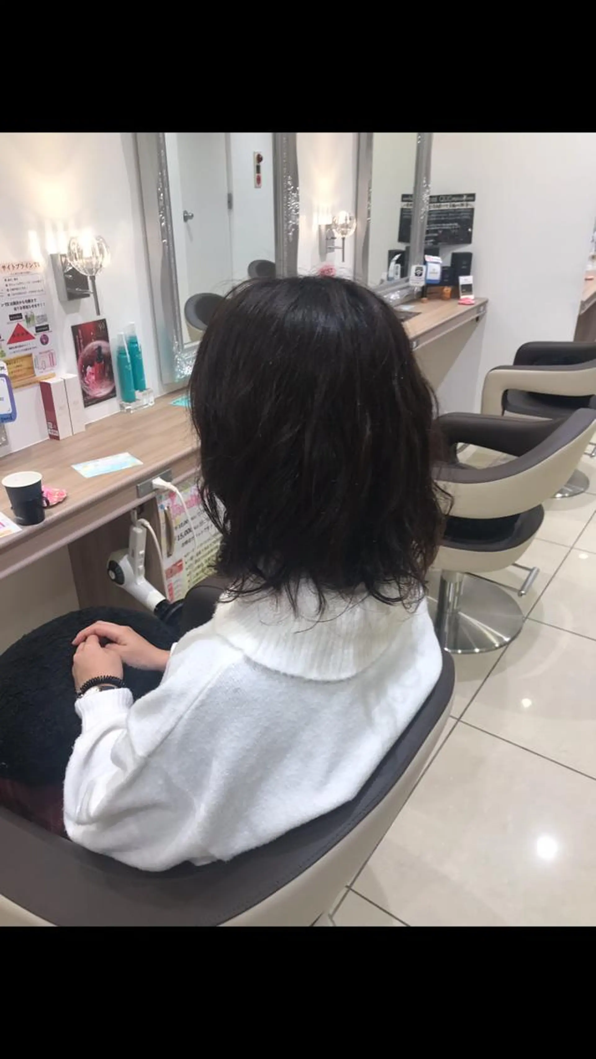 セミロング デザインカラー茅ヶ崎 オオタ カズキのヘアスタイル