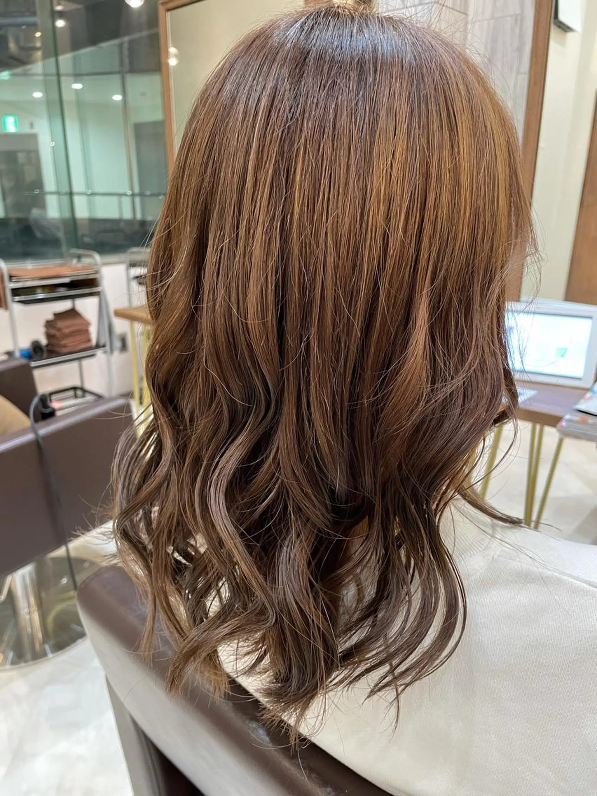 ミディアム カラー カット パーマ 樋川 早紀のヘアスタイル